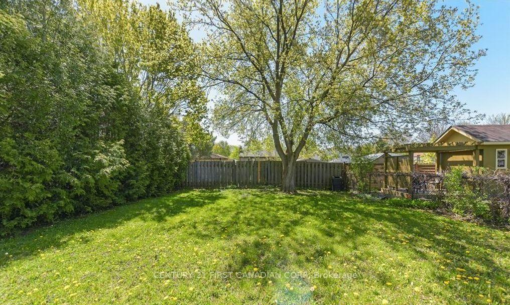Photo 13 of 352 Ardsley Crescent, London, North I — HOMEH