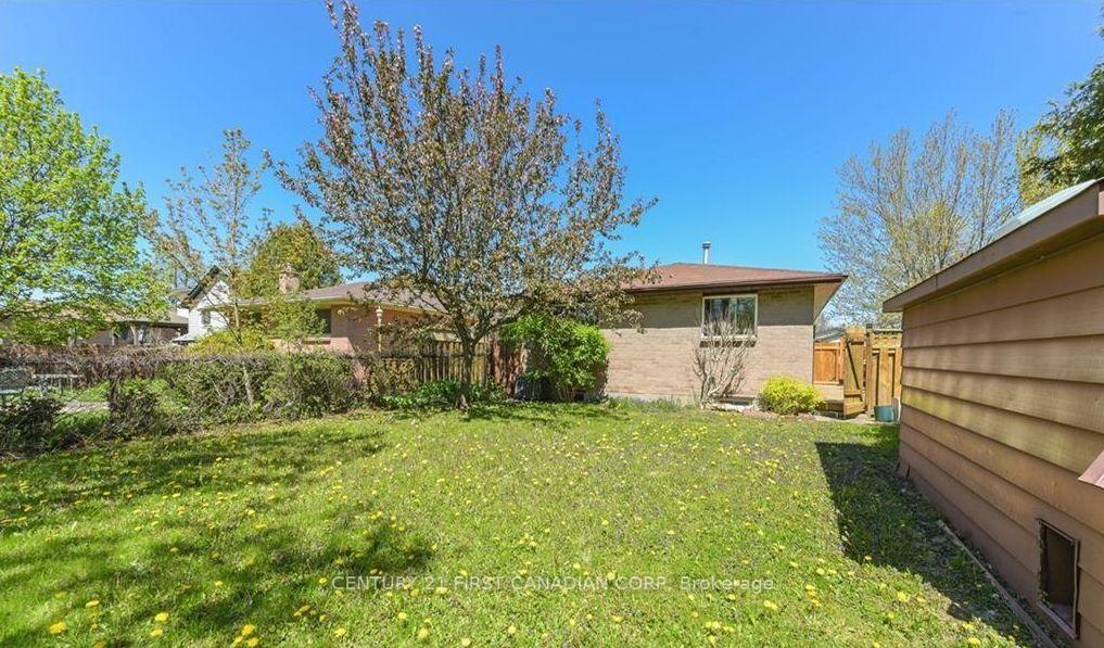 Photo 14 of 352 Ardsley Crescent, London, North I — HOMEH
