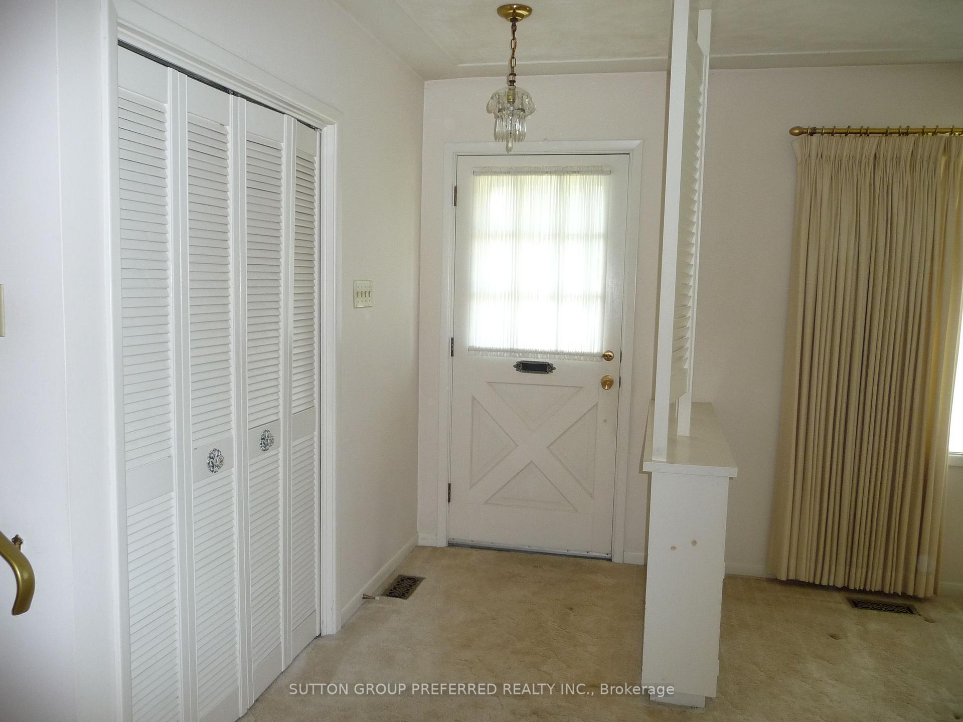 Photo 11 of 948 Dalkeith Avenue, London, North H — HOMEH