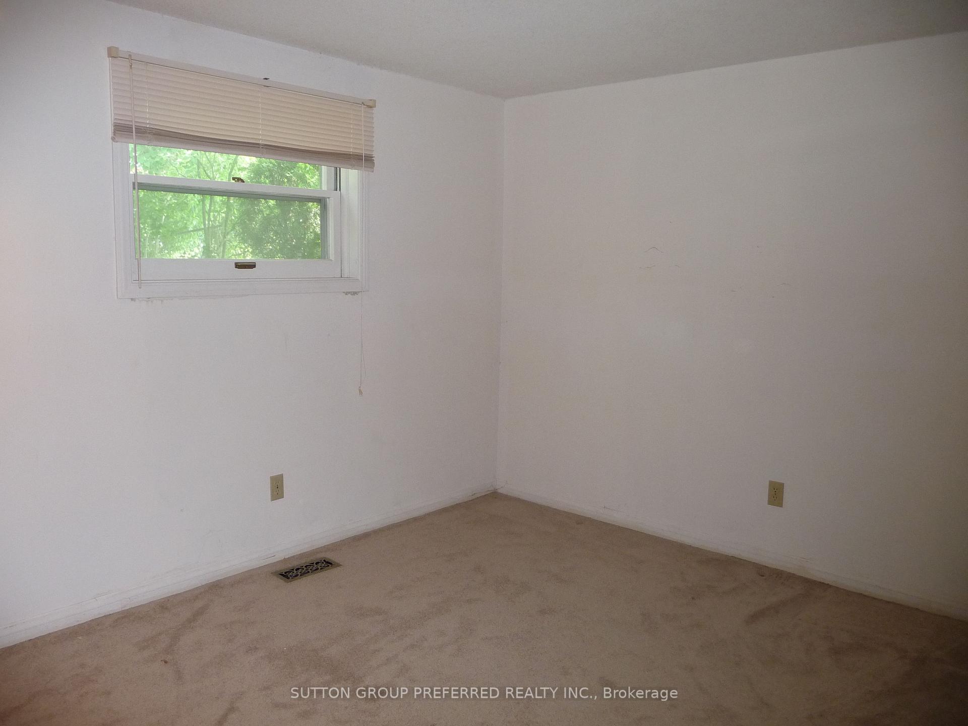 Photo 14 of 948 Dalkeith Avenue, London, North H — HOMEH