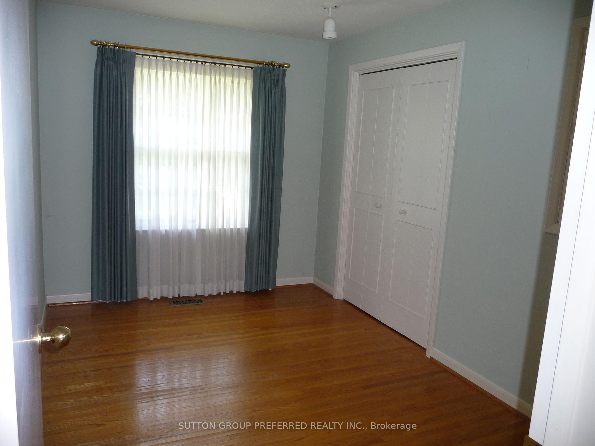 Photo 16 of 948 Dalkeith Avenue, London, North H — HOMEH