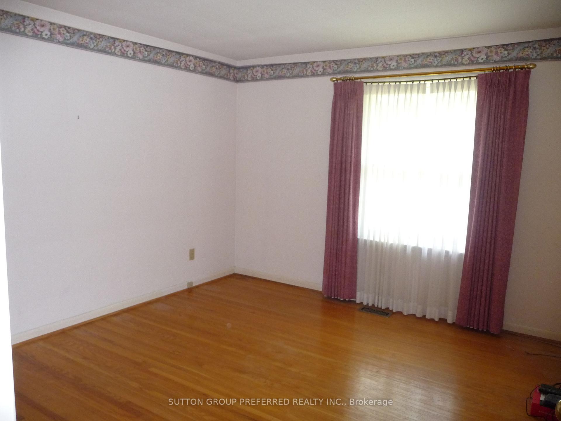 Photo 18 of 948 Dalkeith Avenue, London, North H — HOMEH