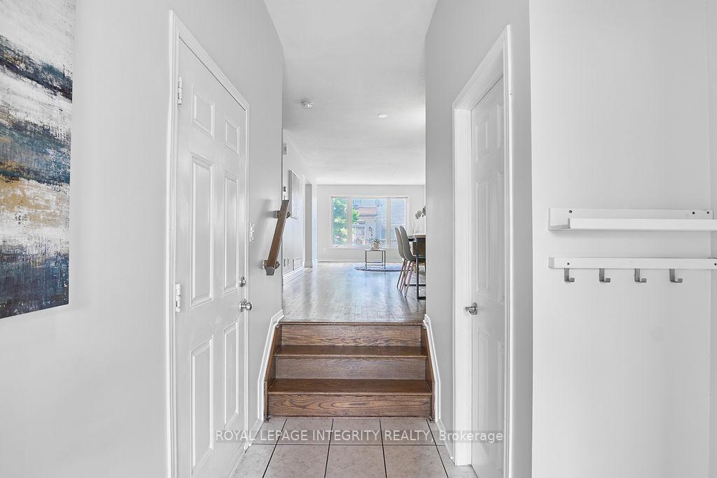 Photo 3 of 333 Brigitta Street, Ottawa, Kanata - Emerald Meadows/Trailwest — HOMEH