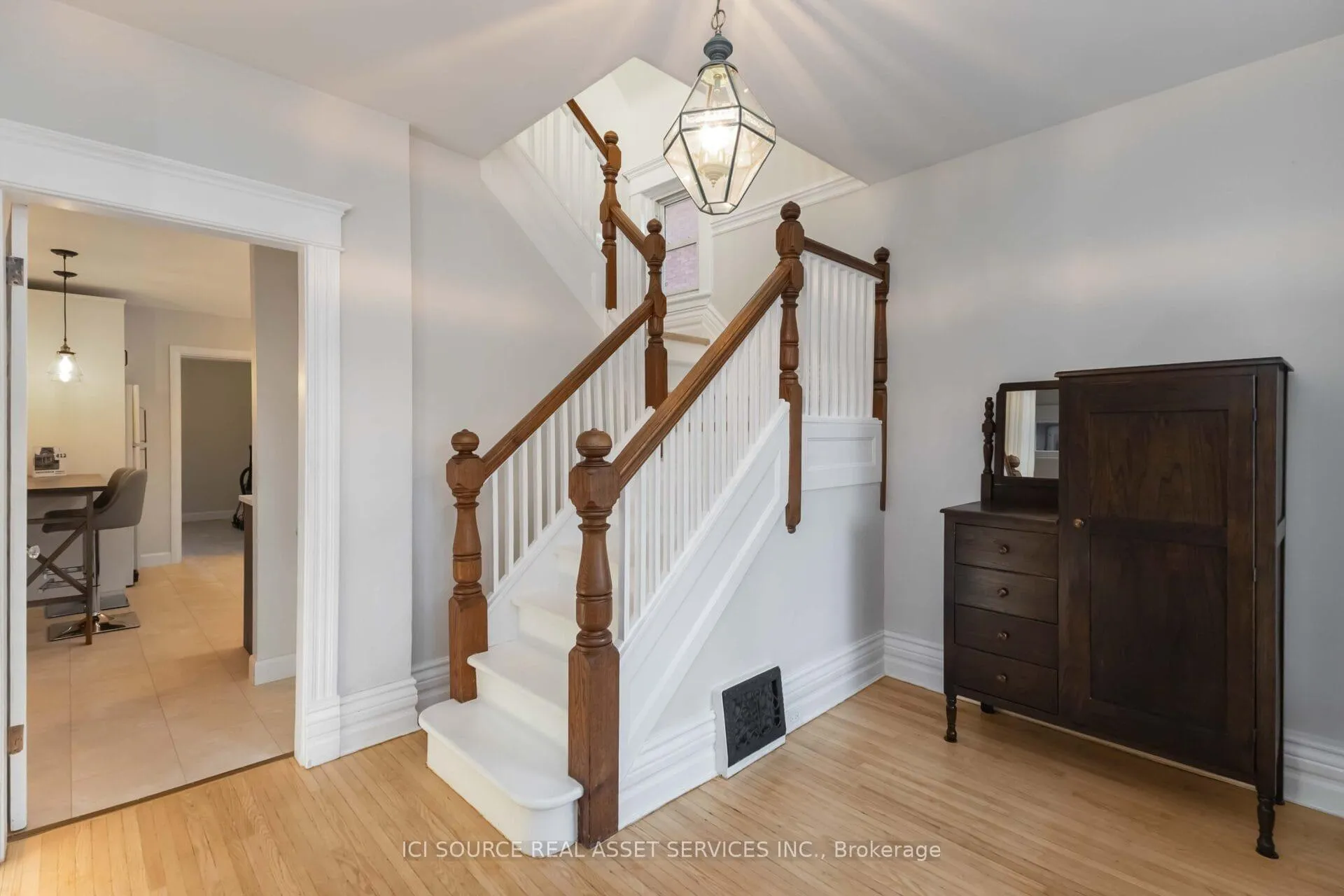 Photo 4 of 412 Grosvenor Street, London, East B — HOMEH