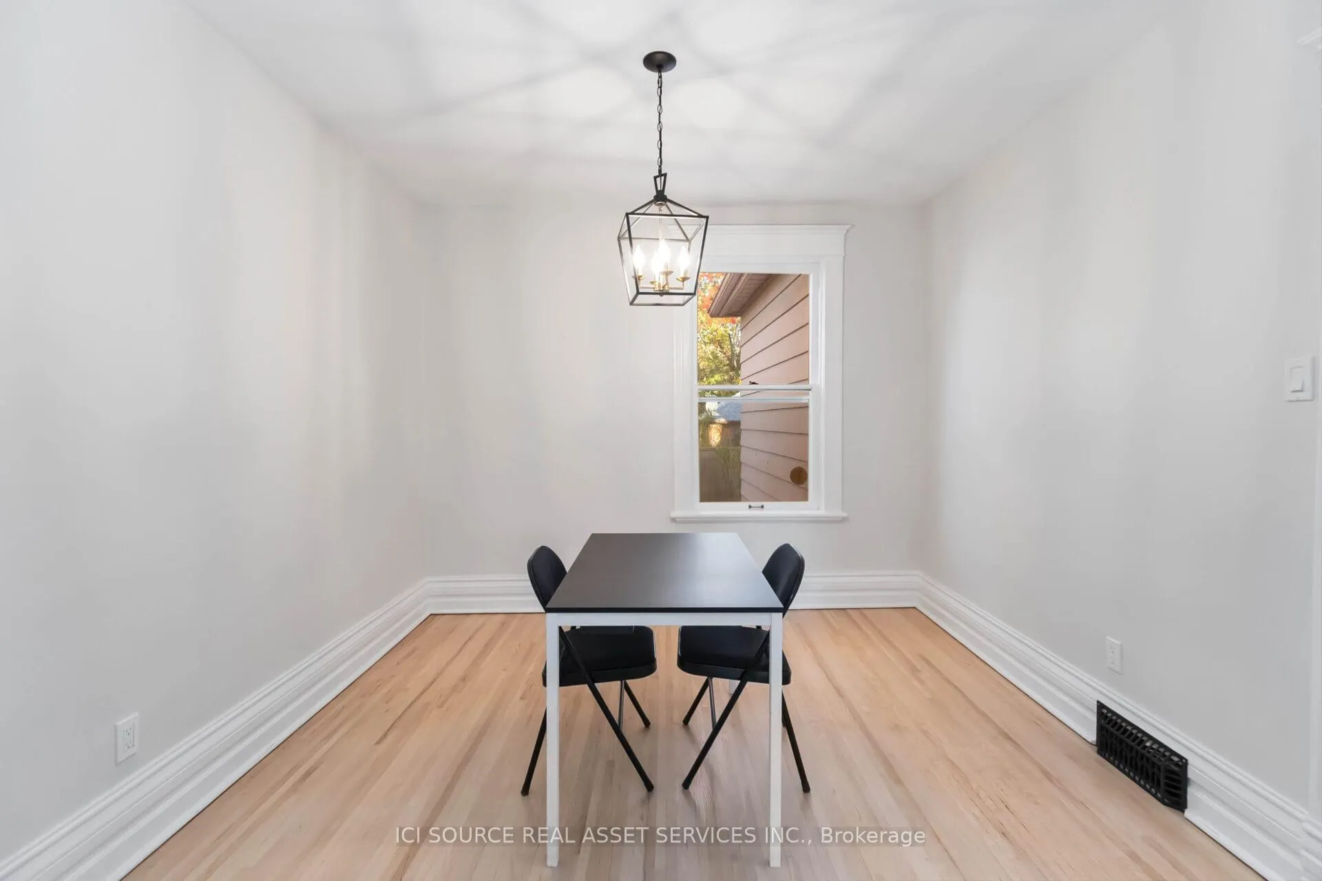 Photo 9 of 412 Grosvenor Street, London, East B — HOMEH