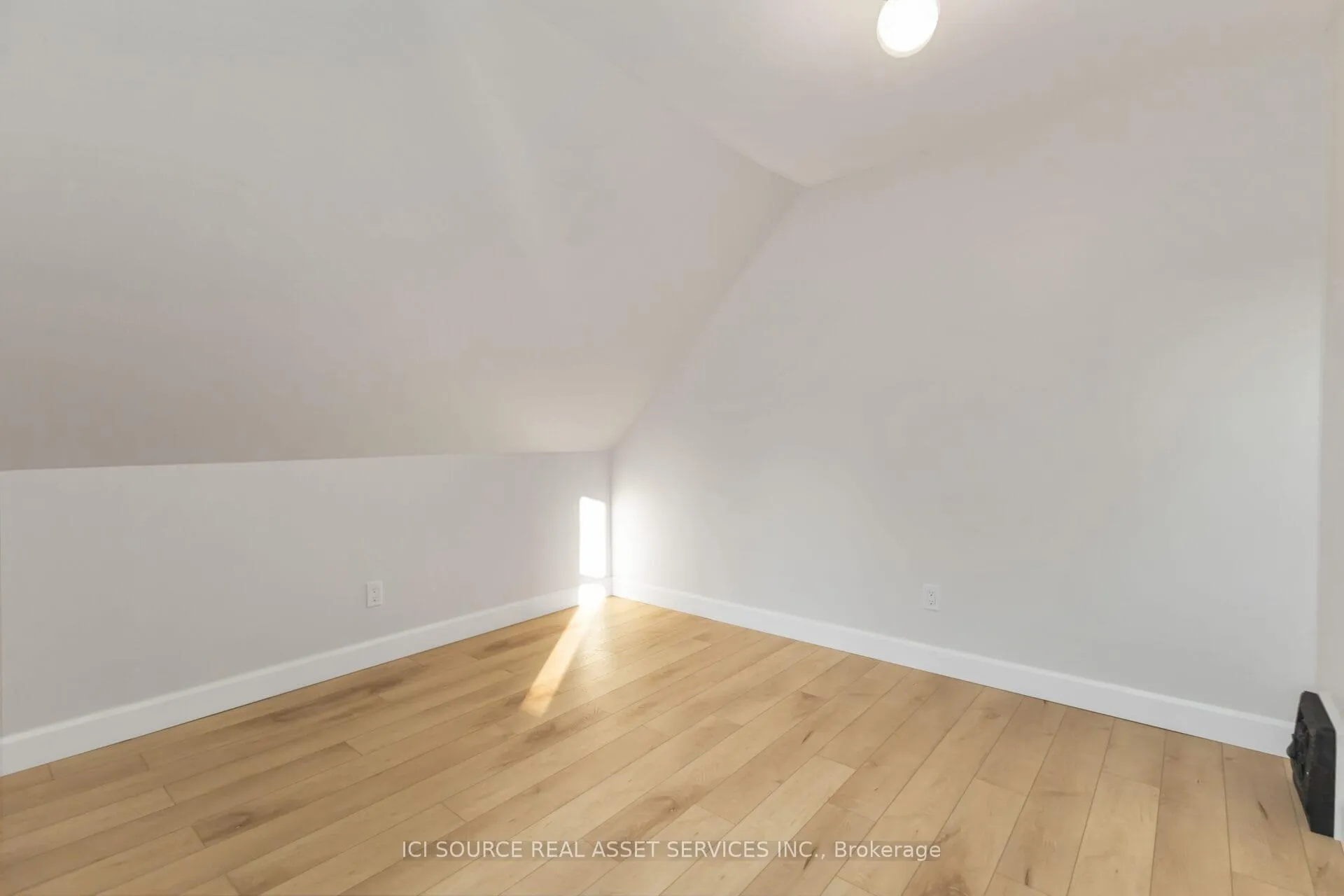 Photo 16 of 412 Grosvenor Street, London, East B — HOMEH