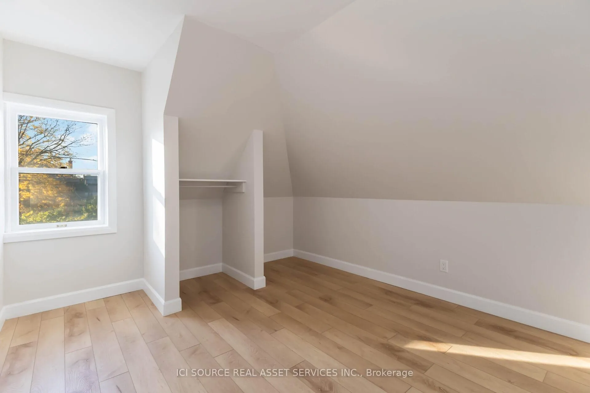 Photo 17 of 412 Grosvenor Street, London, East B — HOMEH