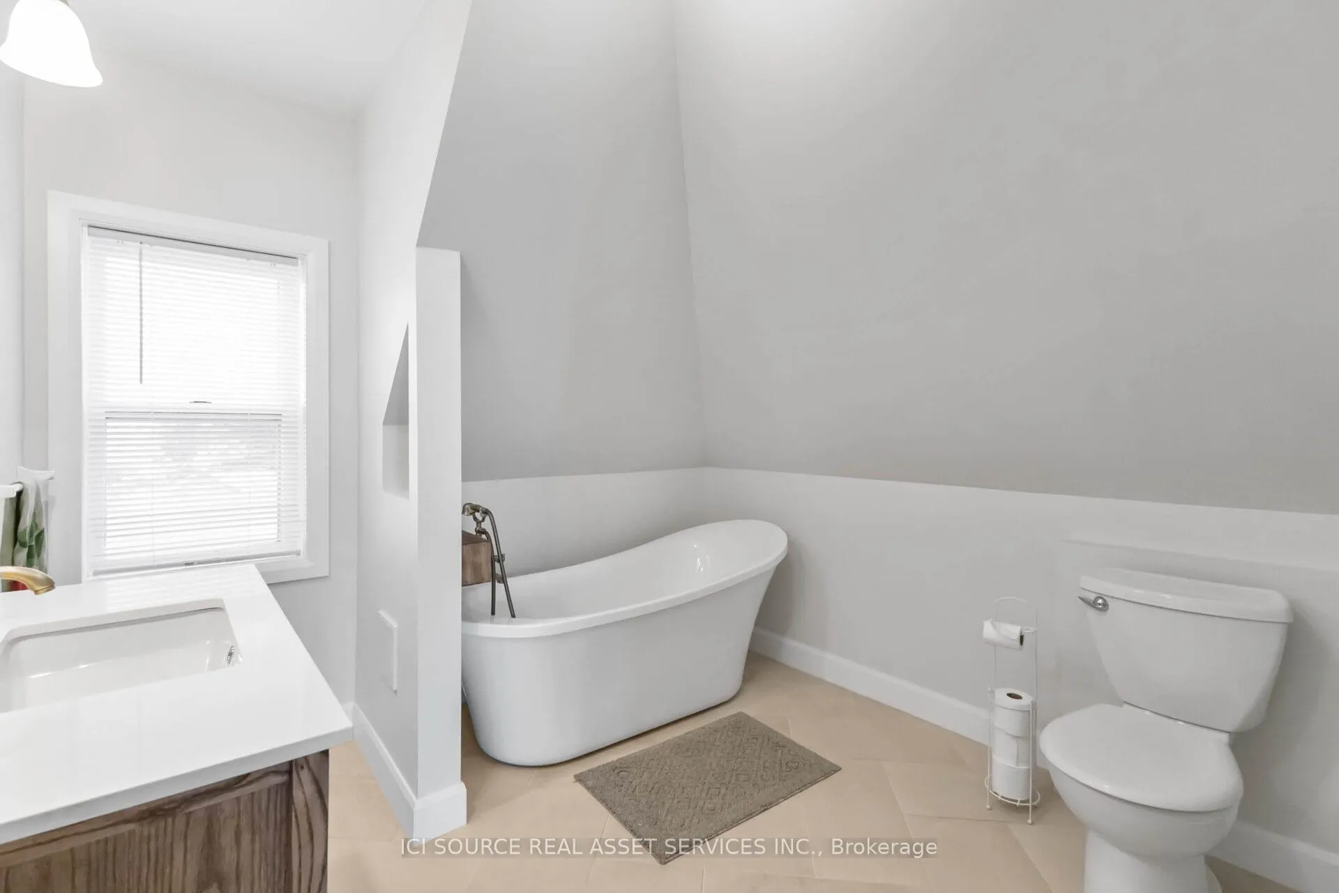 Photo 22 of 412 Grosvenor Street, London, East B — HOMEH