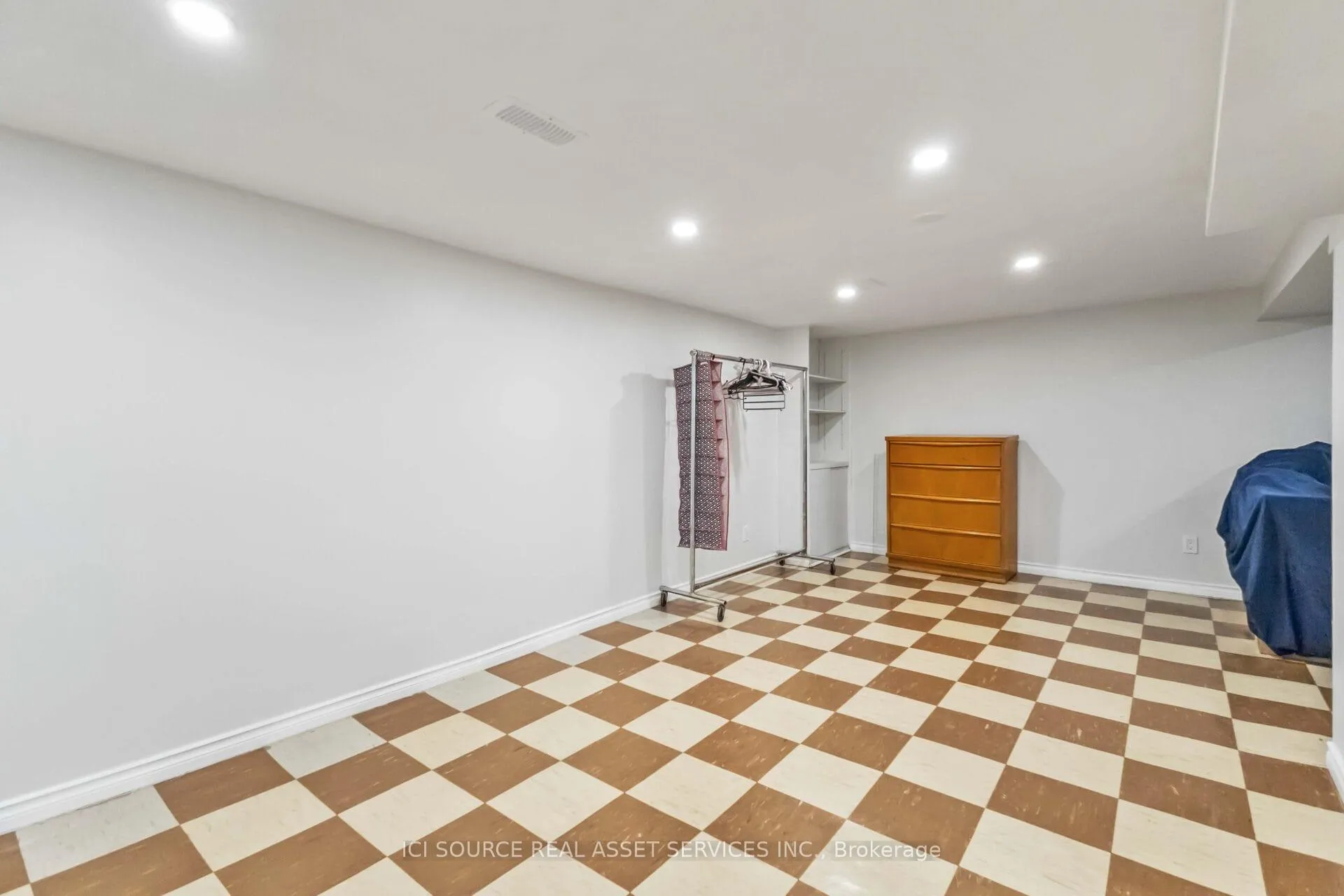 Photo 24 of 412 Grosvenor Street, London, East B — HOMEH