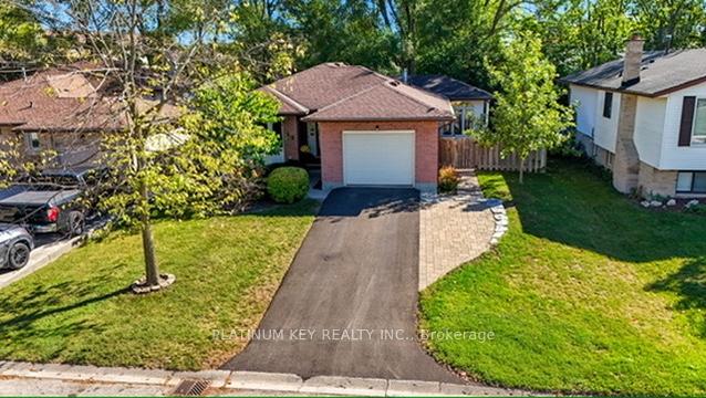 Photo 2 of 23 Lynngate Grove, London, South M — HOMEH