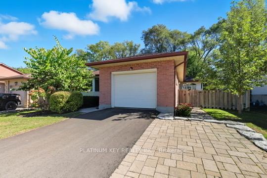 Photo 3 of 23 Lynngate Grove, London, South M — HOMEH