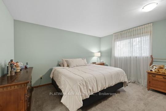 Photo 11 of 23 Lynngate Grove, London, South M — HOMEH