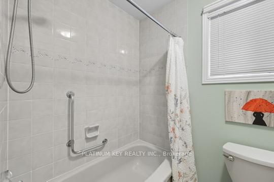 Photo 15 of 23 Lynngate Grove, London, South M — HOMEH
