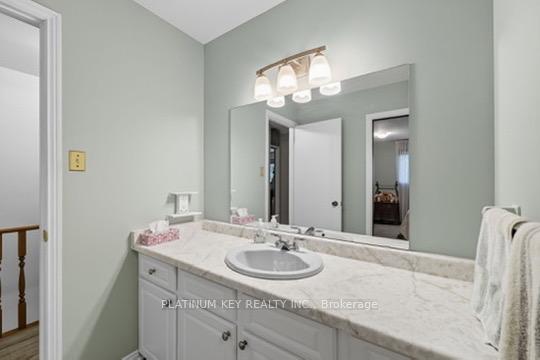 Photo 17 of 23 Lynngate Grove, London, South M — HOMEH
