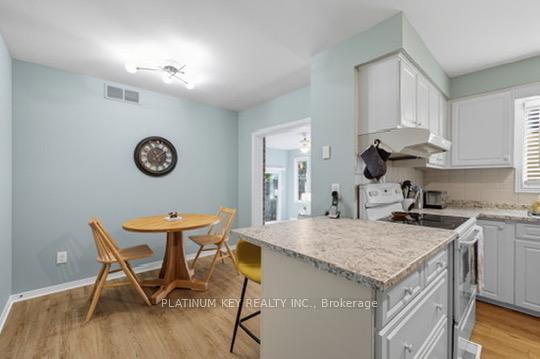 Photo 20 of 23 Lynngate Grove, London, South M — HOMEH