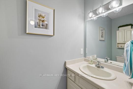 Photo 25 of 23 Lynngate Grove, London, South M — HOMEH