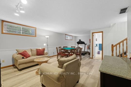 Photo 28 of 23 Lynngate Grove, London, South M — HOMEH