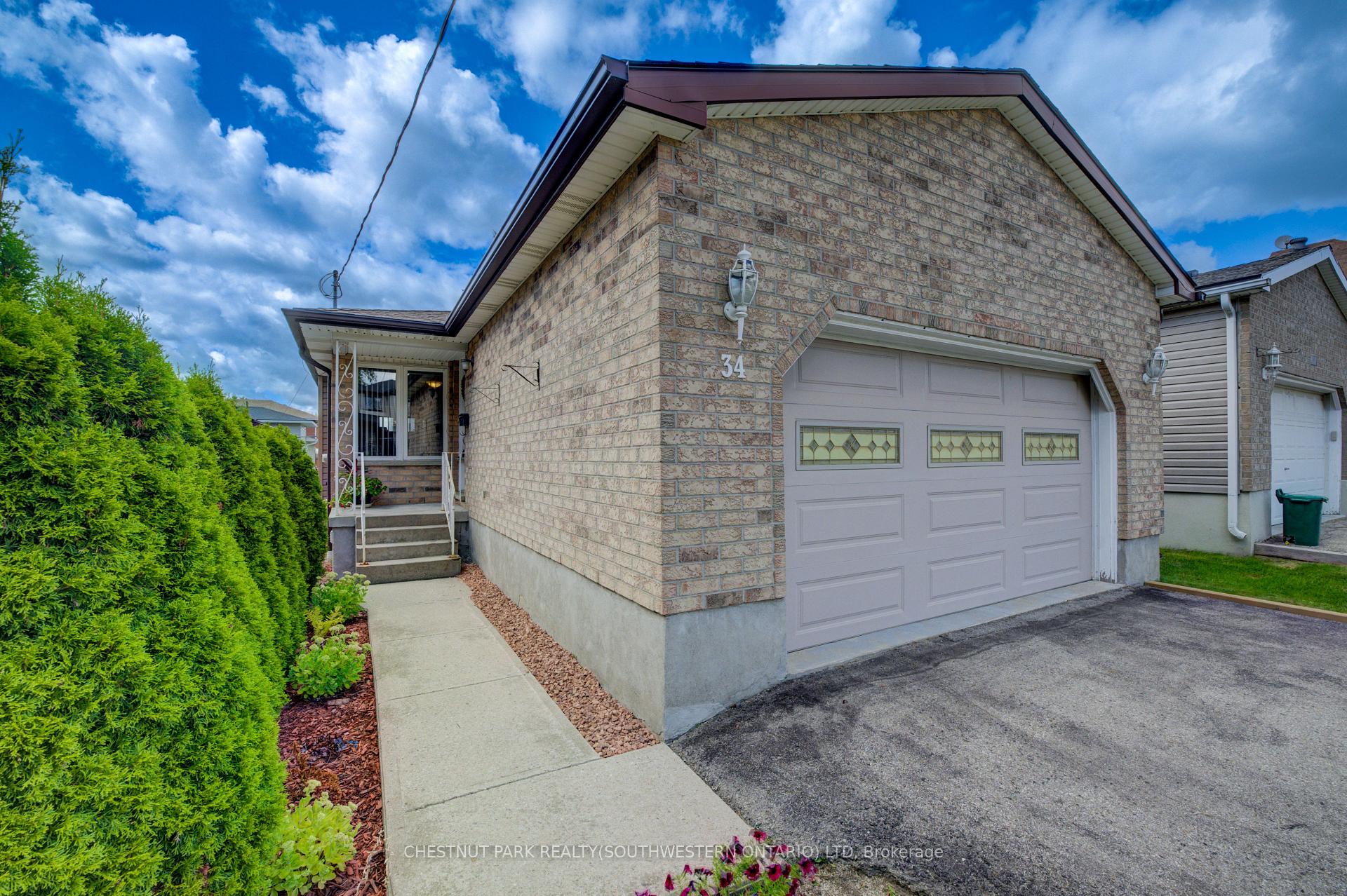 Photo 2 of 34 4th Avenue, Kitchener — HOMEH