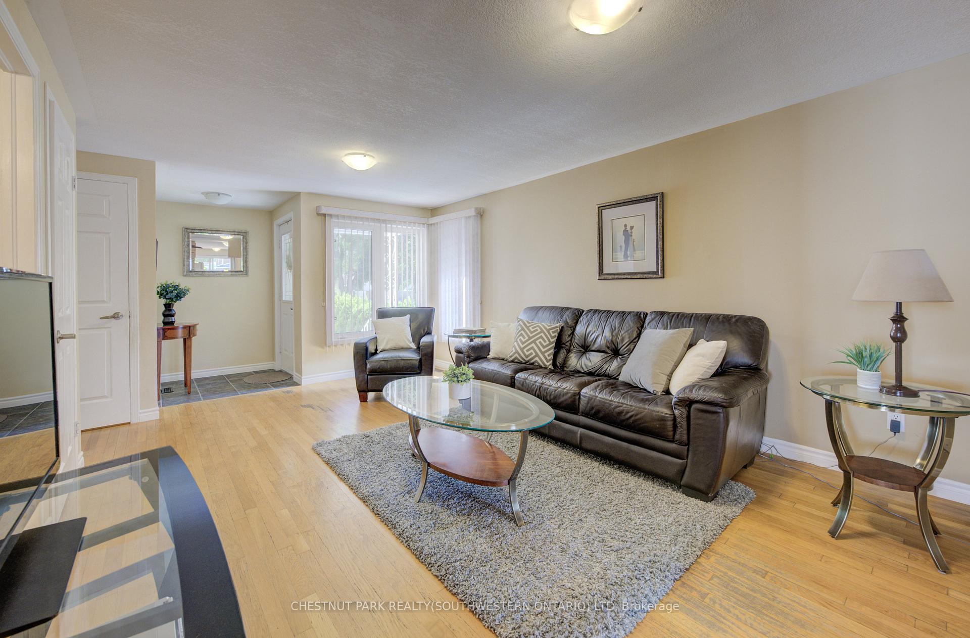 Photo 4 of 34 4th Avenue, Kitchener — HOMEH