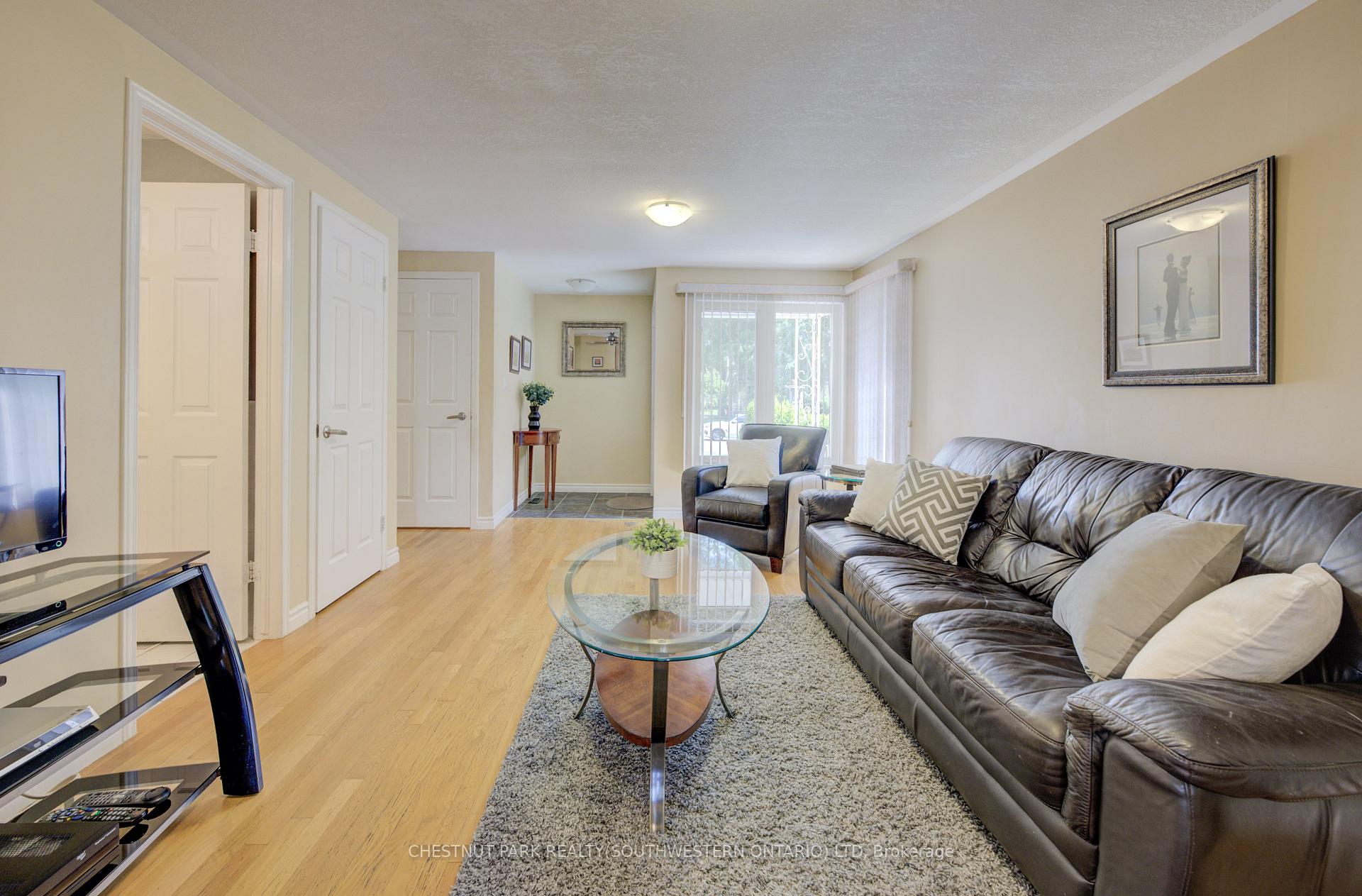 Photo 5 of 34 4th Avenue, Kitchener — HOMEH