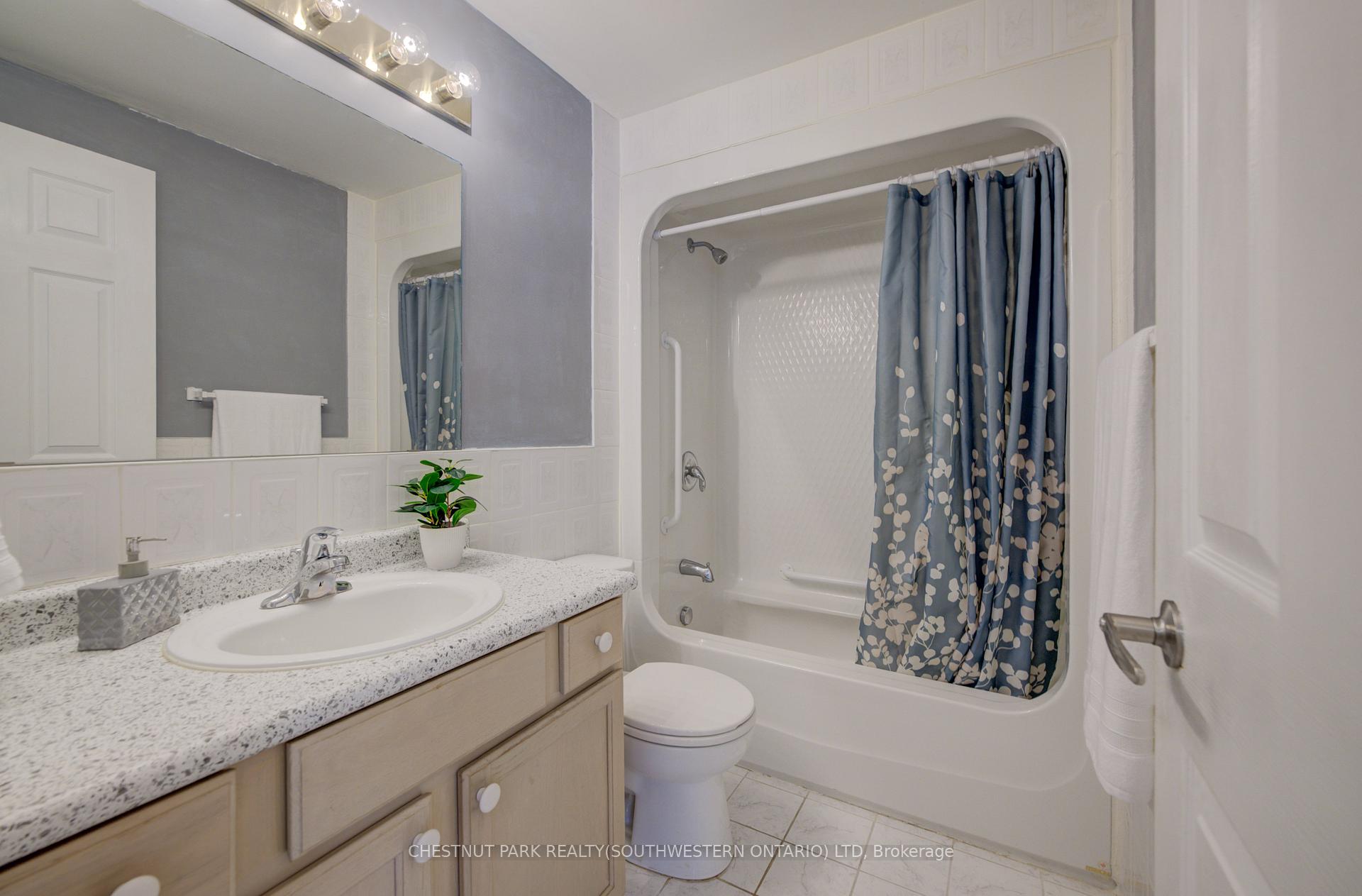 Photo 9 of 34 4th Avenue, Kitchener — HOMEH