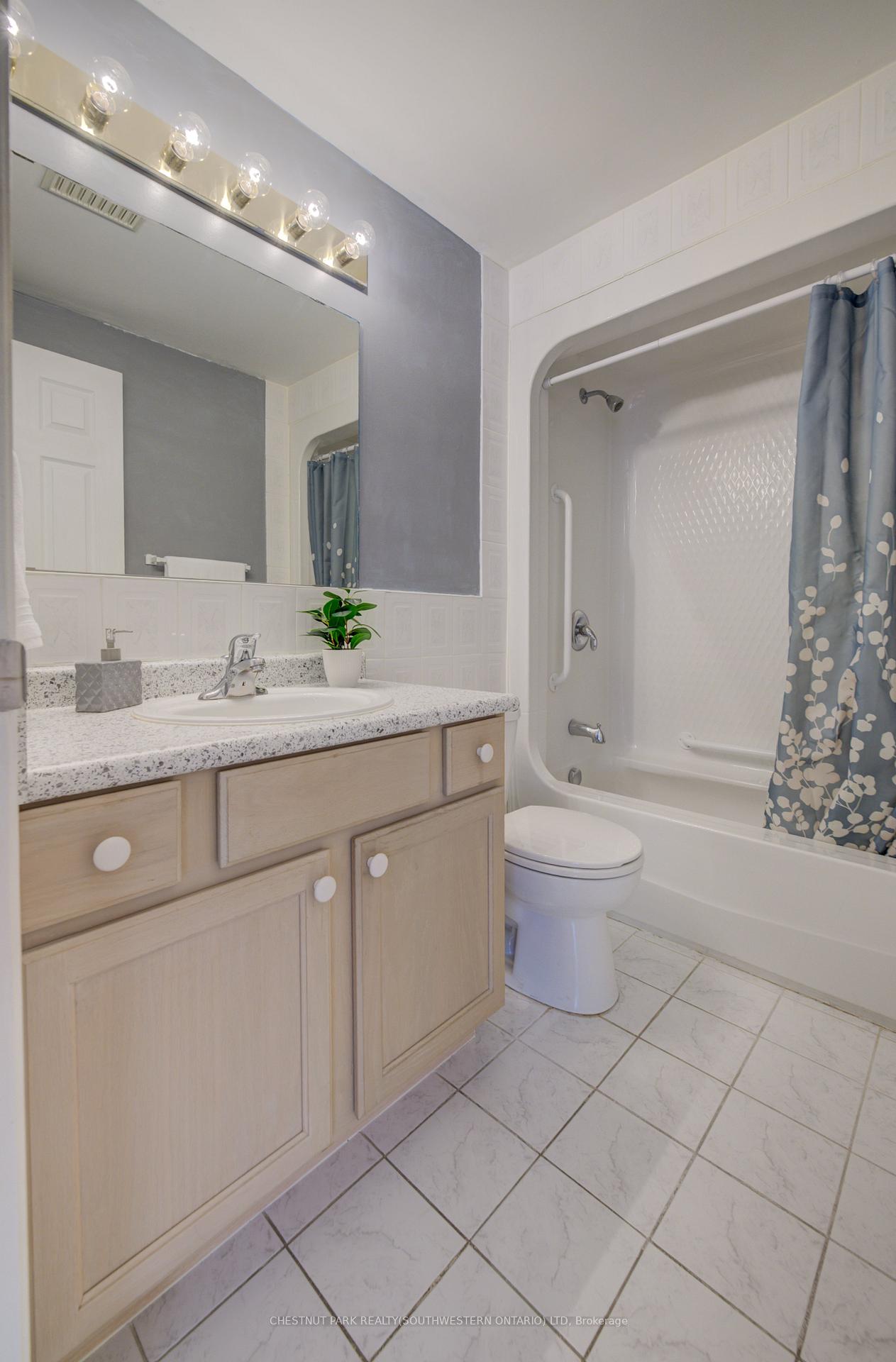 Photo 10 of 34 4th Avenue, Kitchener — HOMEH
