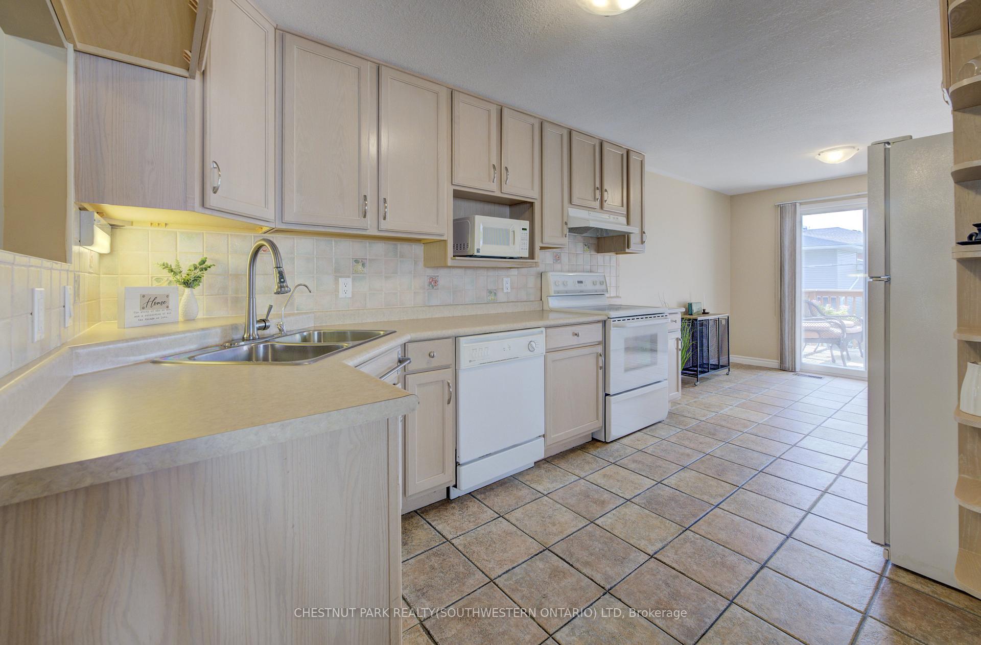 Photo 11 of 34 4th Avenue, Kitchener — HOMEH