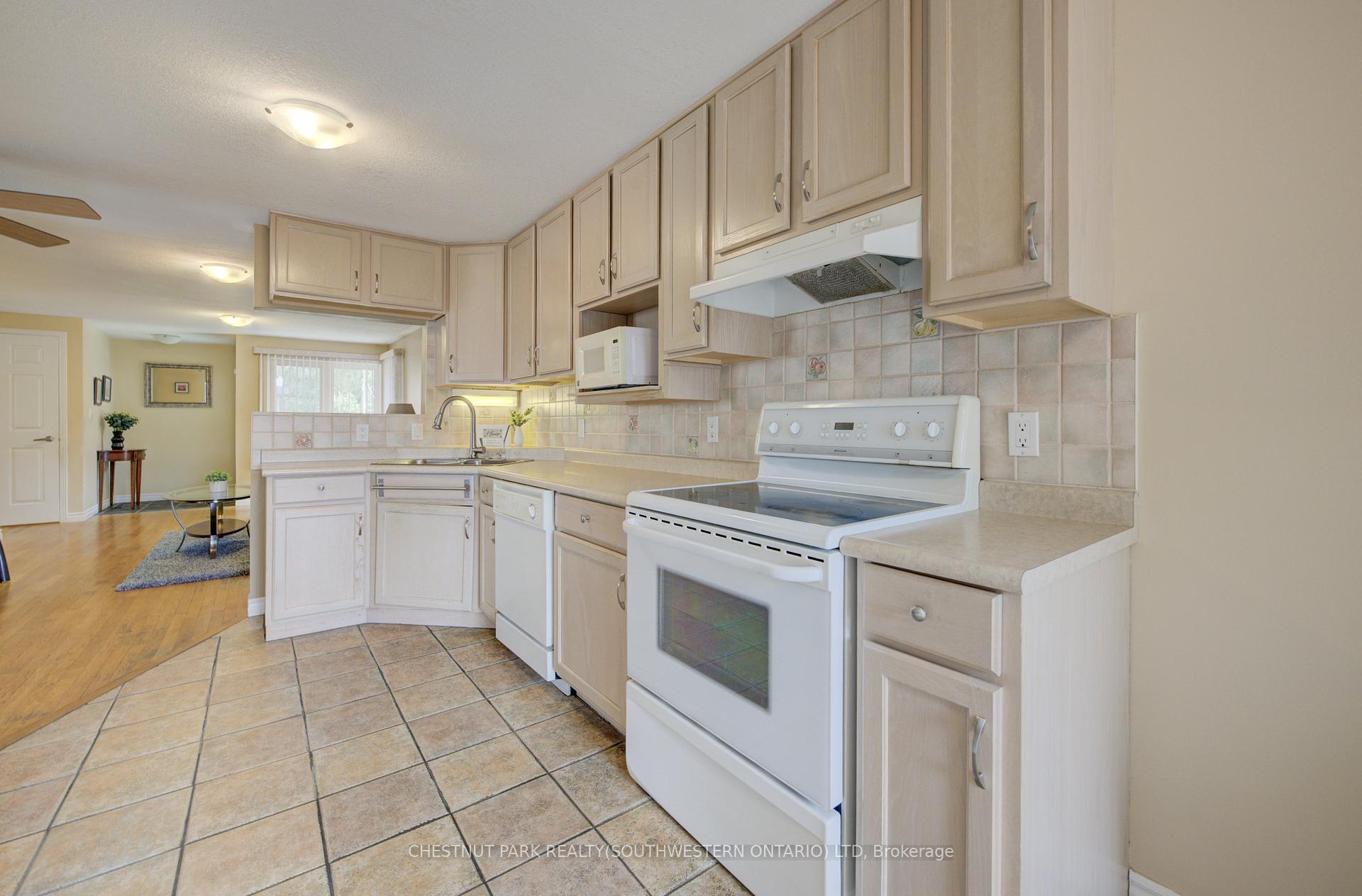 Photo 13 of 34 4th Avenue, Kitchener — HOMEH
