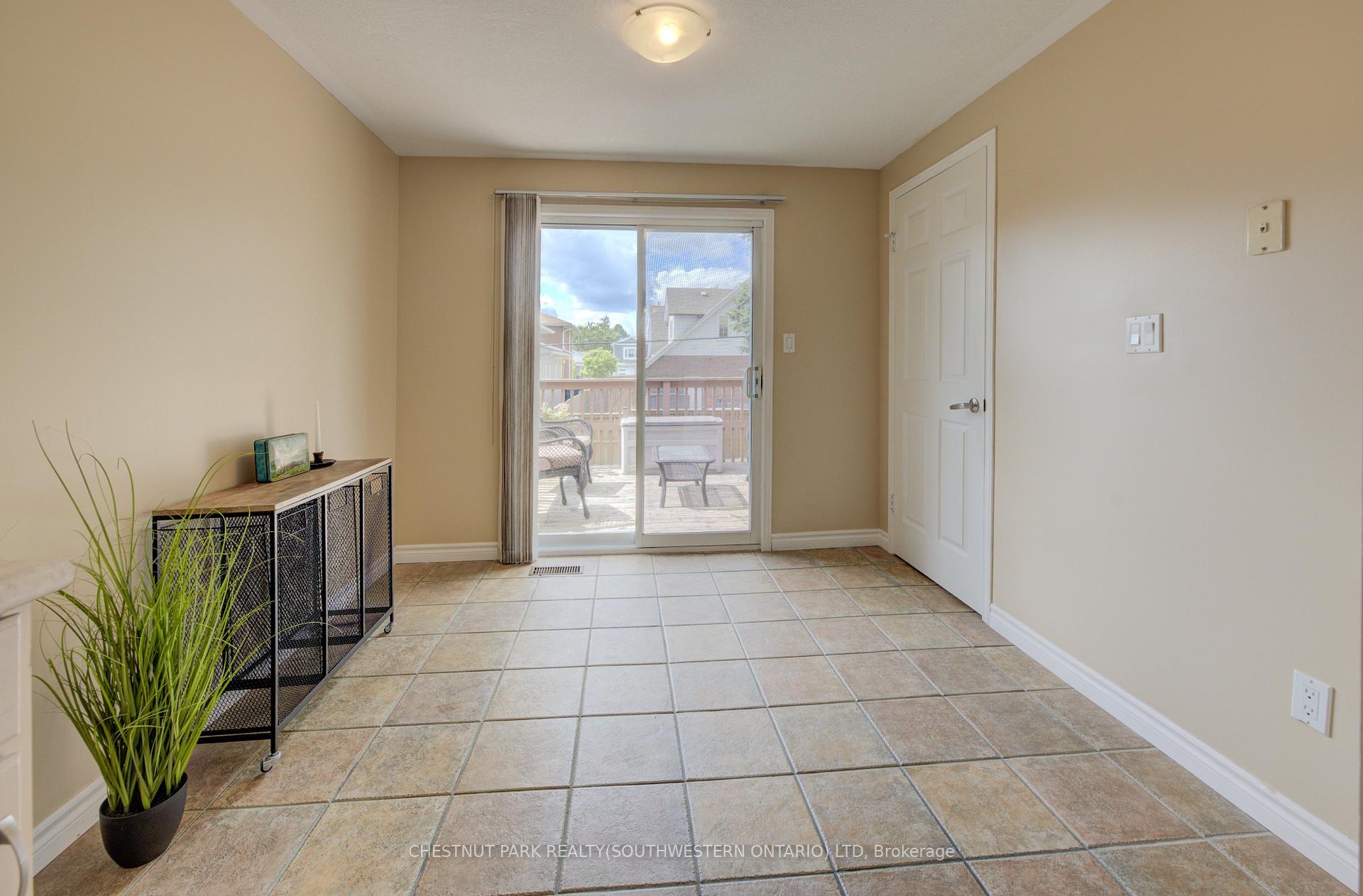 Photo 16 of 34 4th Avenue, Kitchener — HOMEH