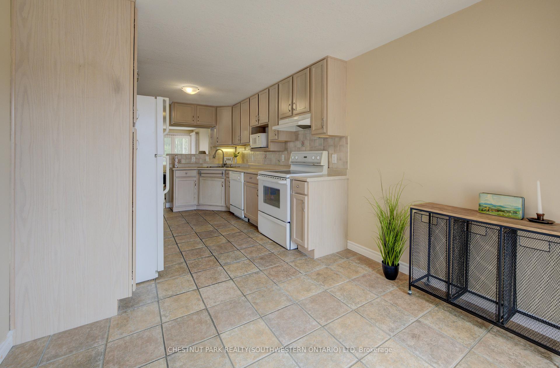 Photo 17 of 34 4th Avenue, Kitchener — HOMEH