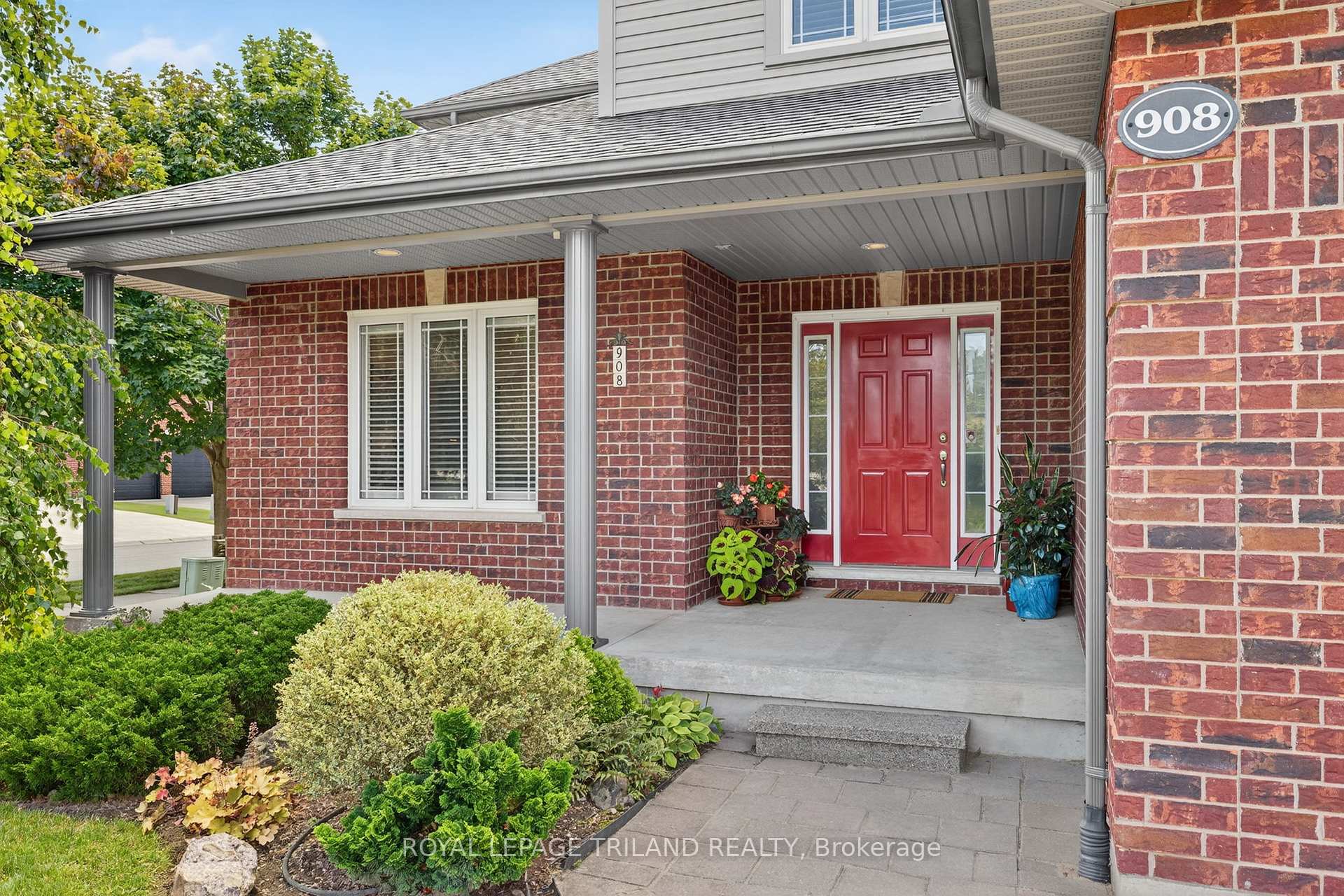 Photo 3 of 908 Collins Drive, London, South L — HOMEH