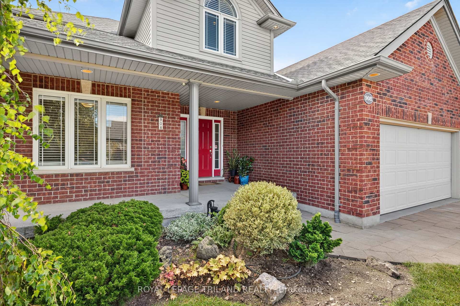 Photo 4 of 908 Collins Drive, London, South L — HOMEH