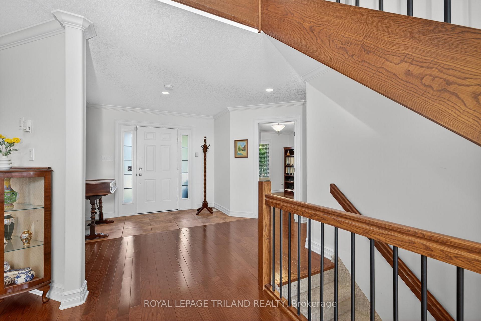 Photo 5 of 908 Collins Drive, London, South L — HOMEH