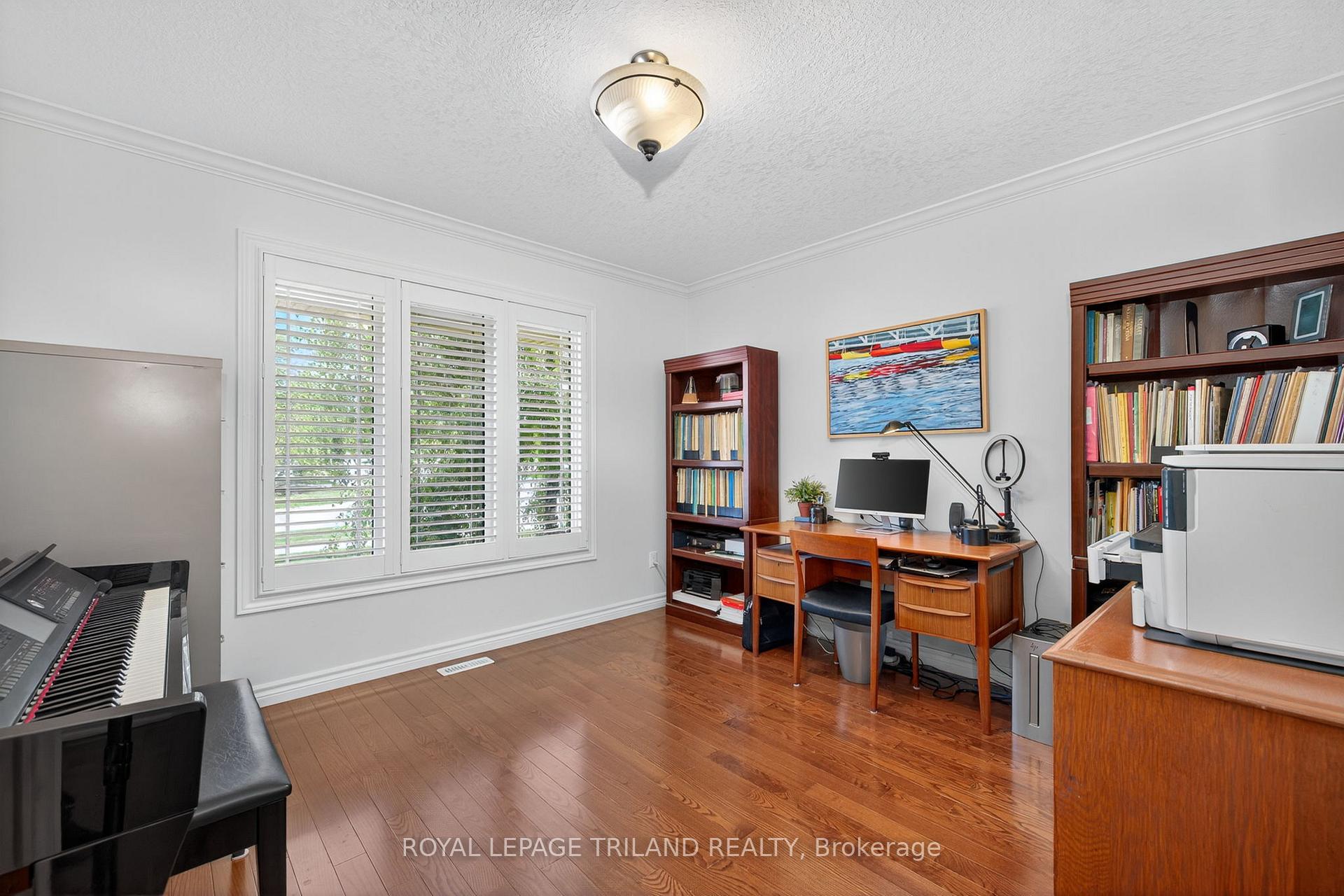 Photo 8 of 908 Collins Drive, London, South L — HOMEH