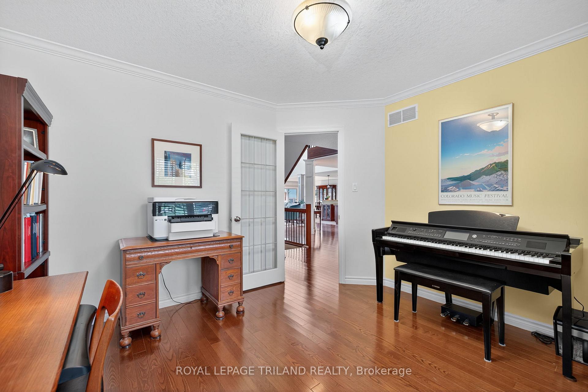 Photo 9 of 908 Collins Drive, London, South L — HOMEH