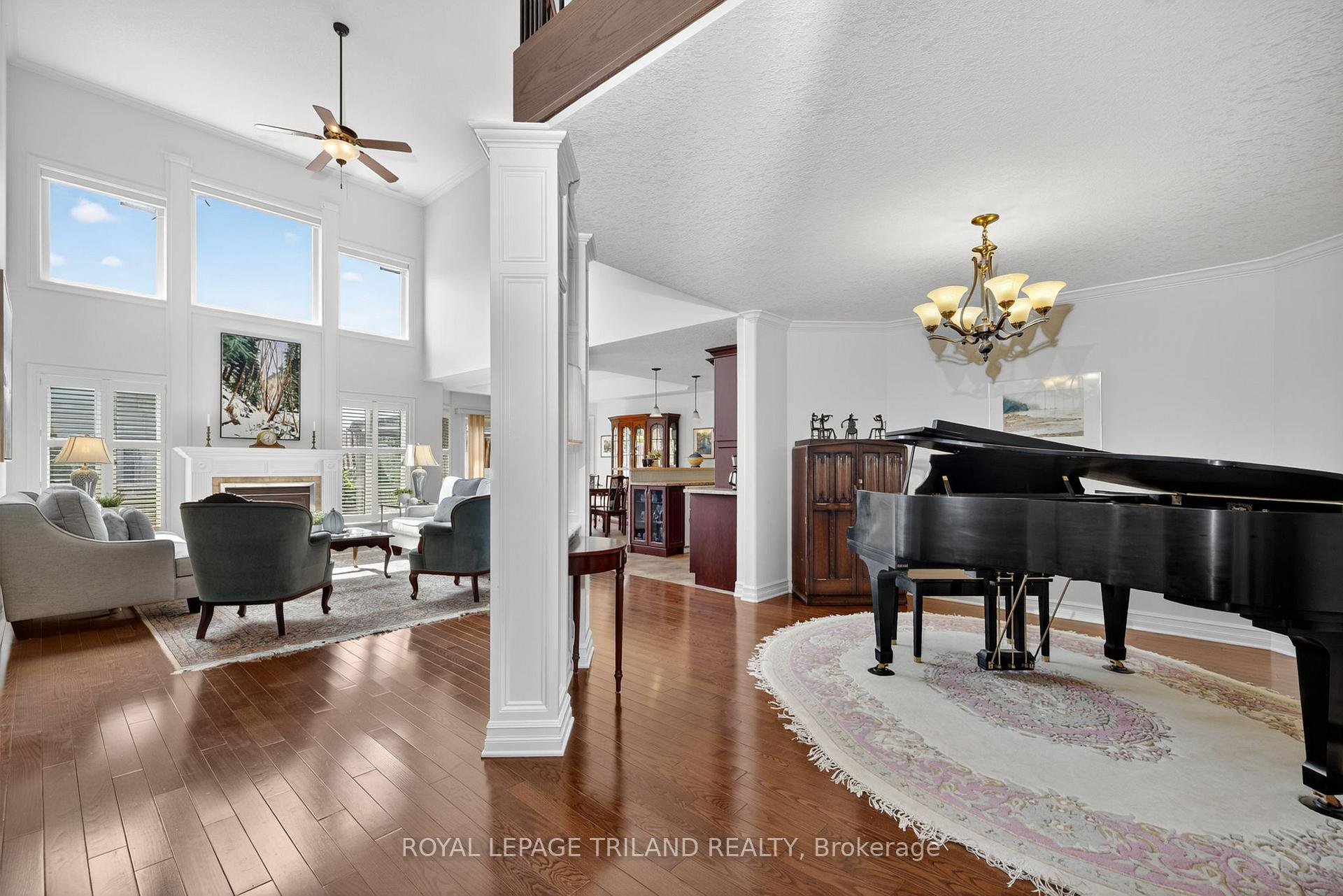 Photo 11 of 908 Collins Drive, London, South L — HOMEH