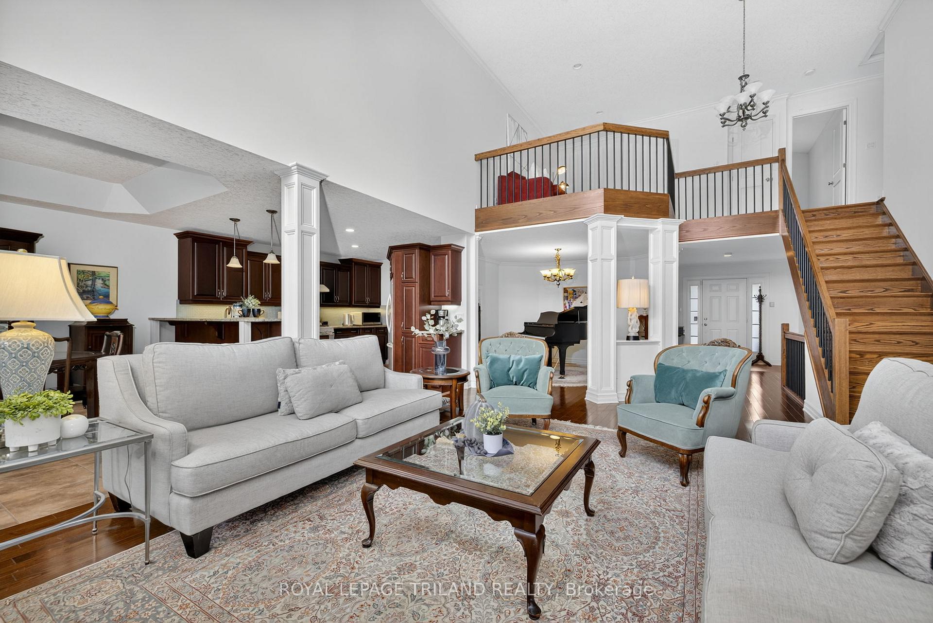 Photo 15 of 908 Collins Drive, London, South L — HOMEH