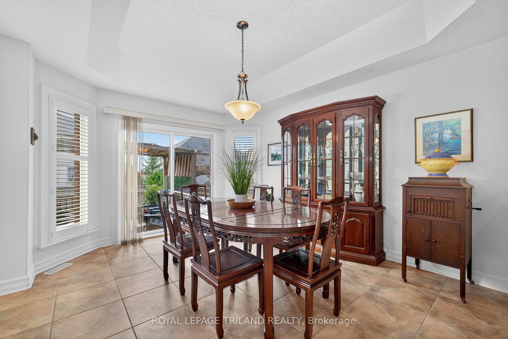 Photo 18 of 908 Collins Drive, London, South L — HOMEH