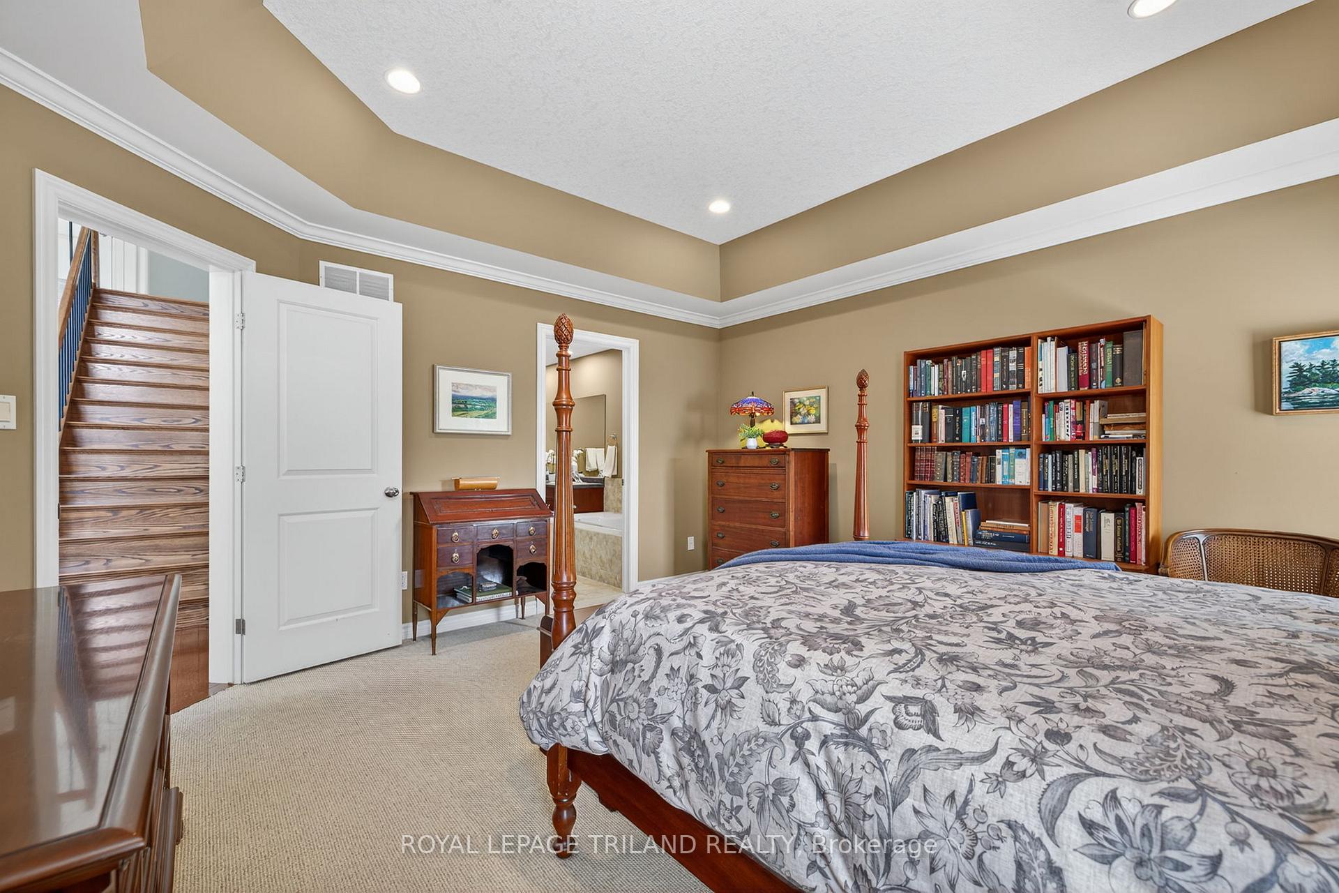 Photo 25 of 908 Collins Drive, London, South L — HOMEH