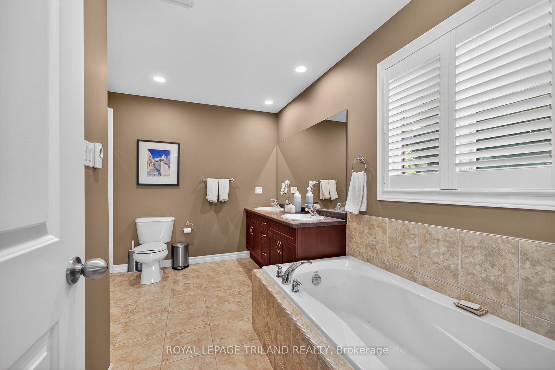 Photo 26 of 908 Collins Drive, London, South L — HOMEH