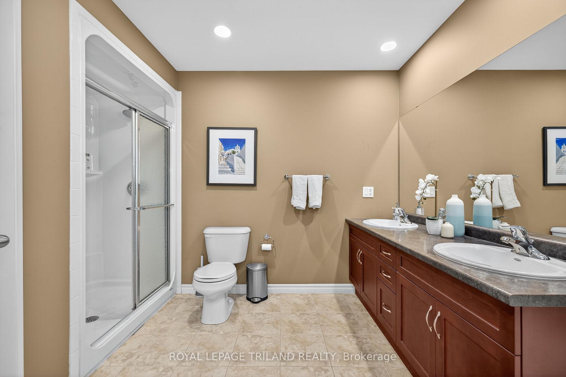 Photo 27 of 908 Collins Drive, London, South L — HOMEH