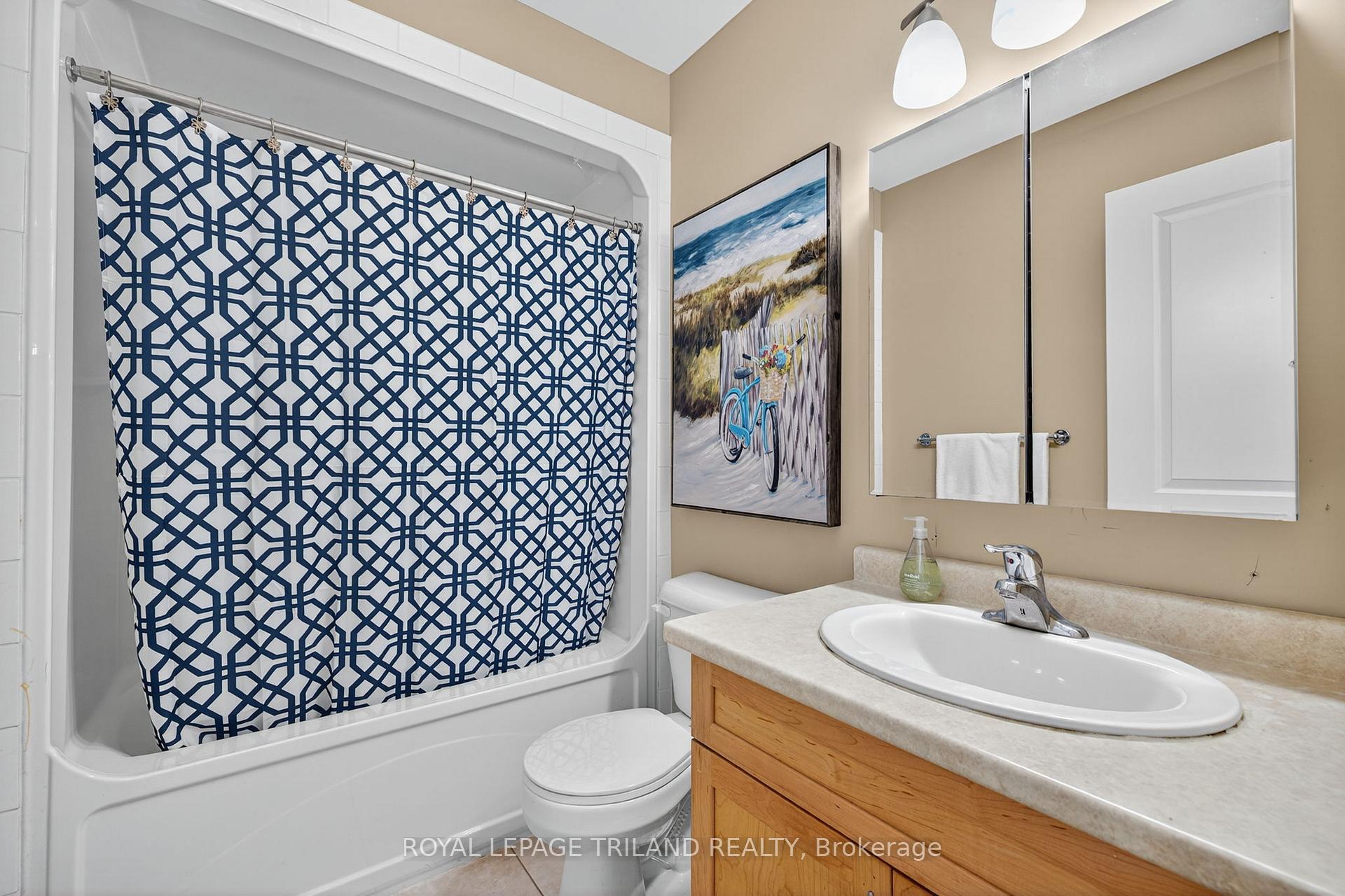 Photo 30 of 908 Collins Drive, London, South L — HOMEH
