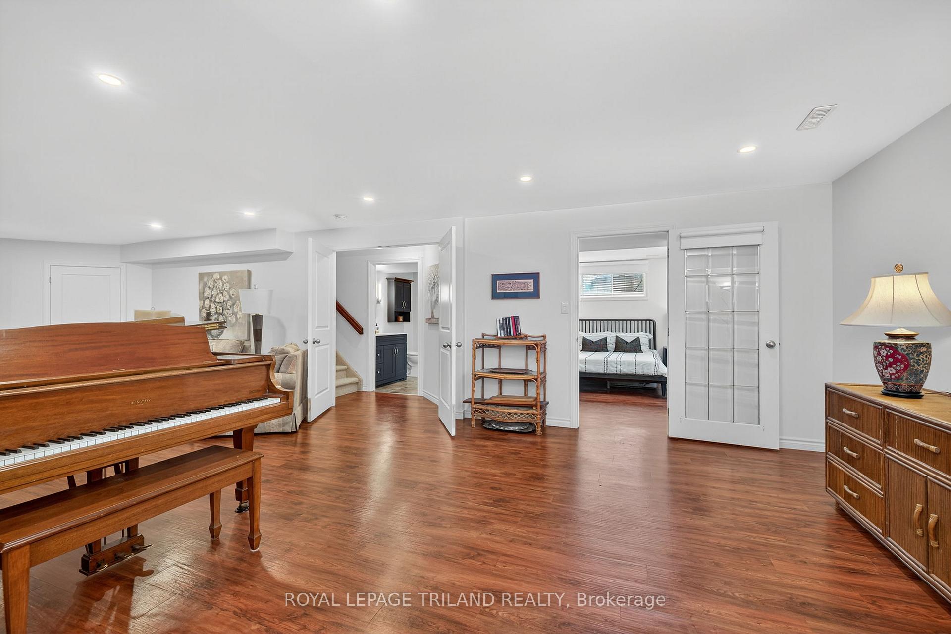 Photo 38 of 908 Collins Drive, London, South L — HOMEH