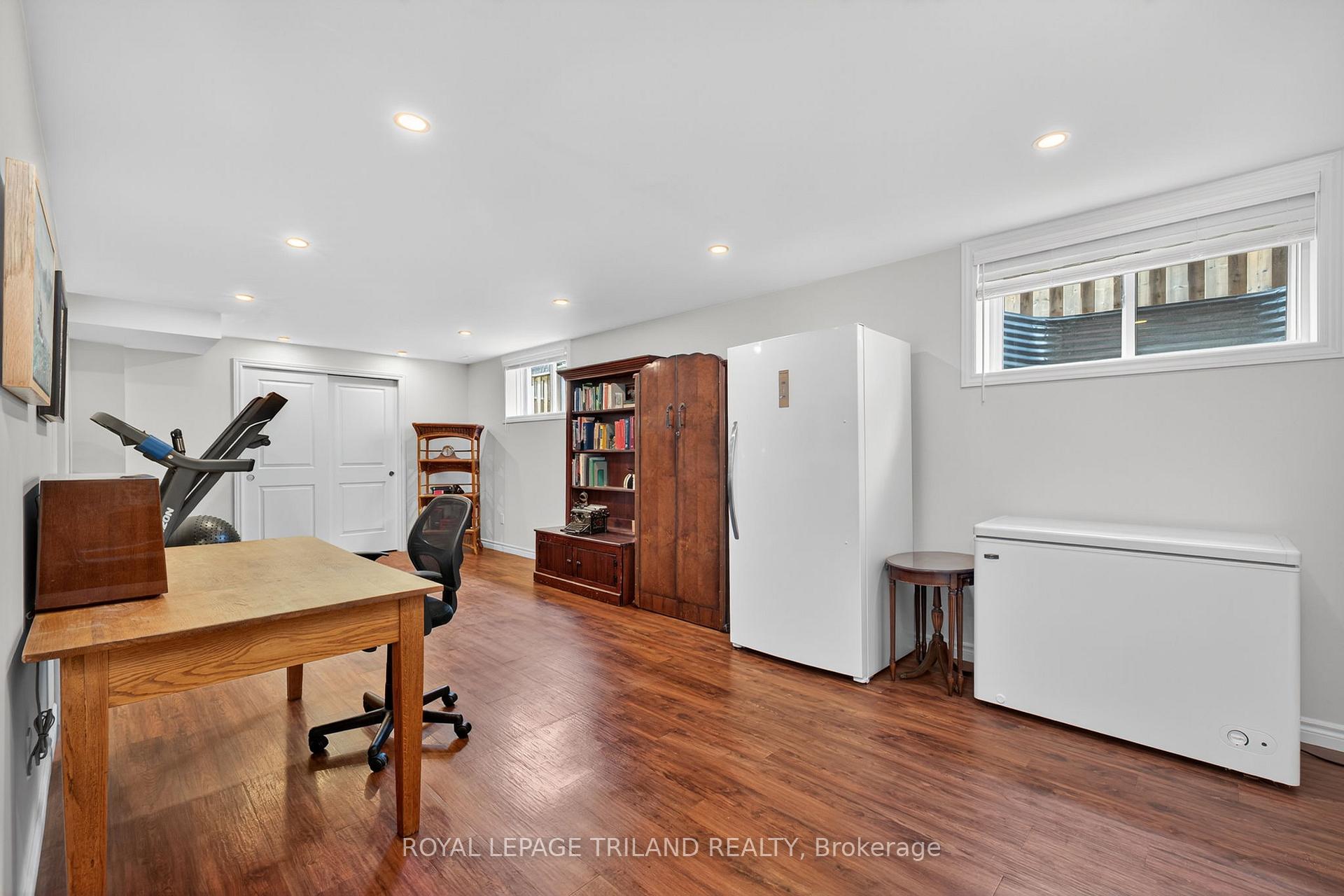 Photo 40 of 908 Collins Drive, London, South L — HOMEH