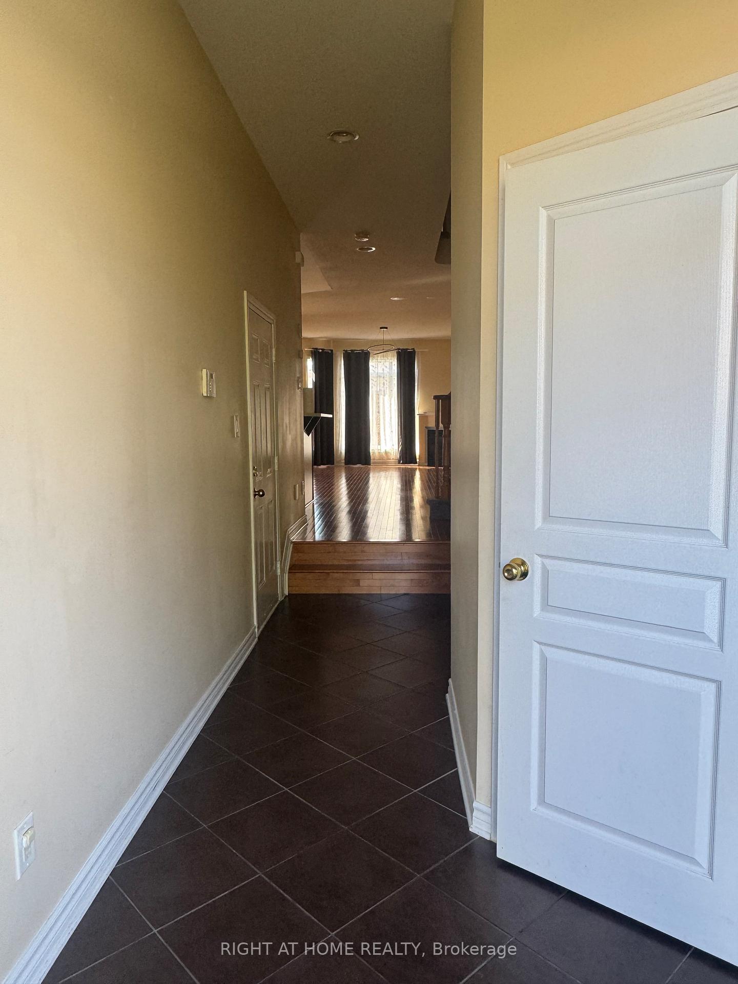 Photo 4 of 253 Waymark Crescent, Ottawa, Kanata - Bridlewood — HOMEH