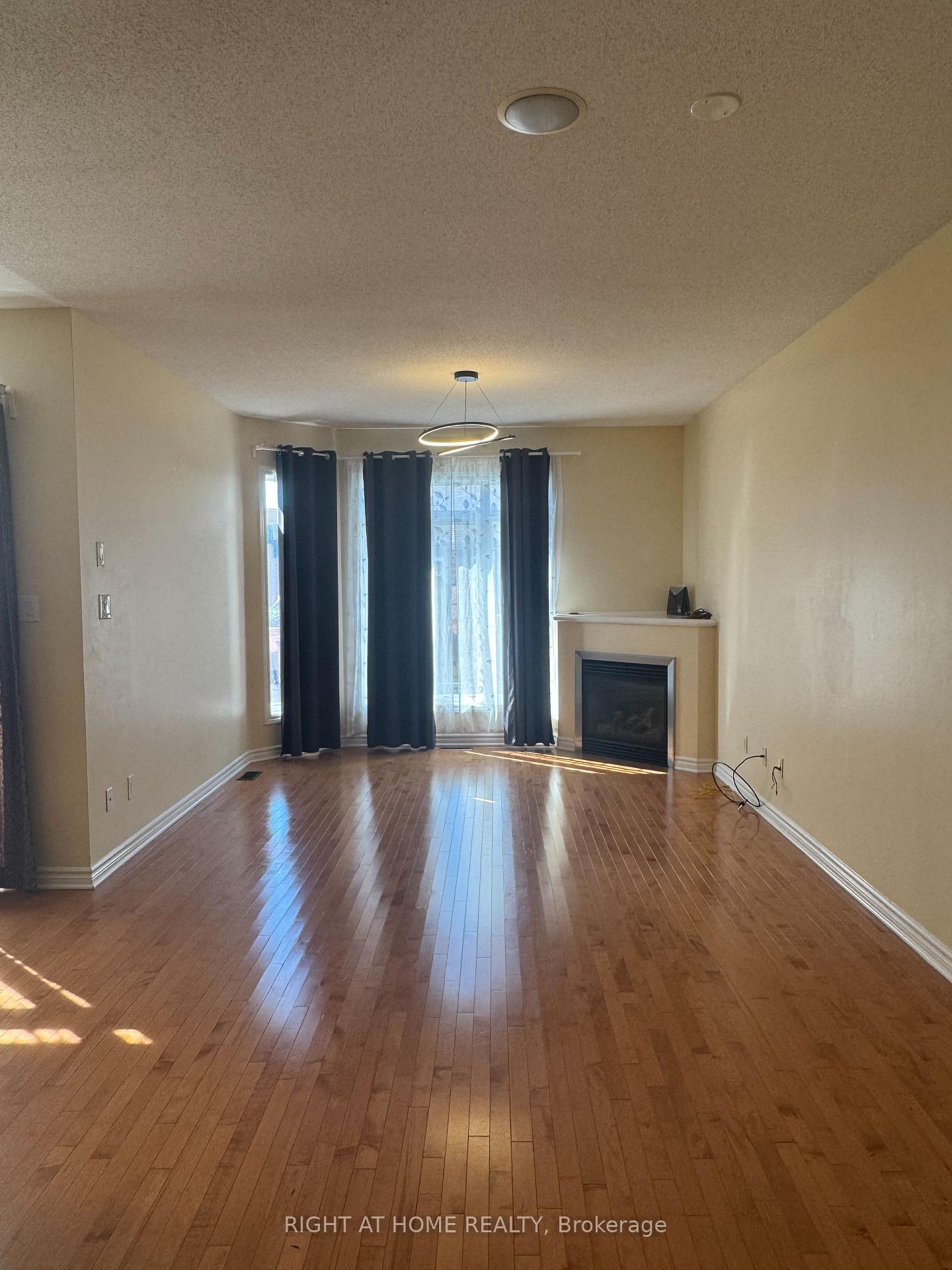 Photo 13 of 253 Waymark Crescent, Ottawa, Kanata - Bridlewood — HOMEH