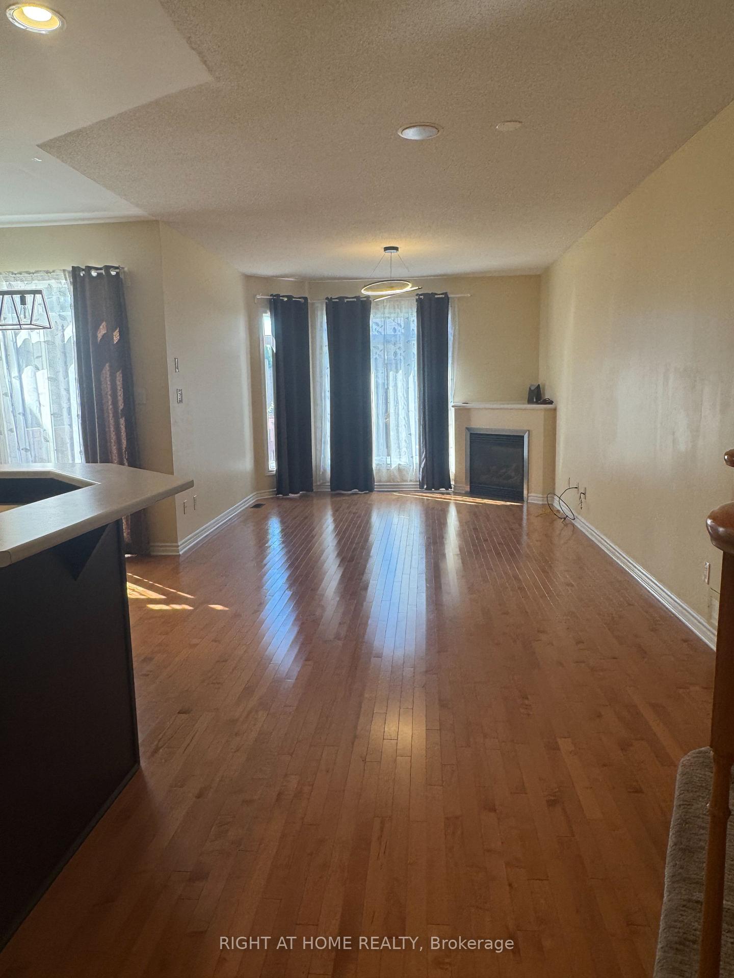 Photo 14 of 253 Waymark Crescent, Ottawa, Kanata - Bridlewood — HOMEH