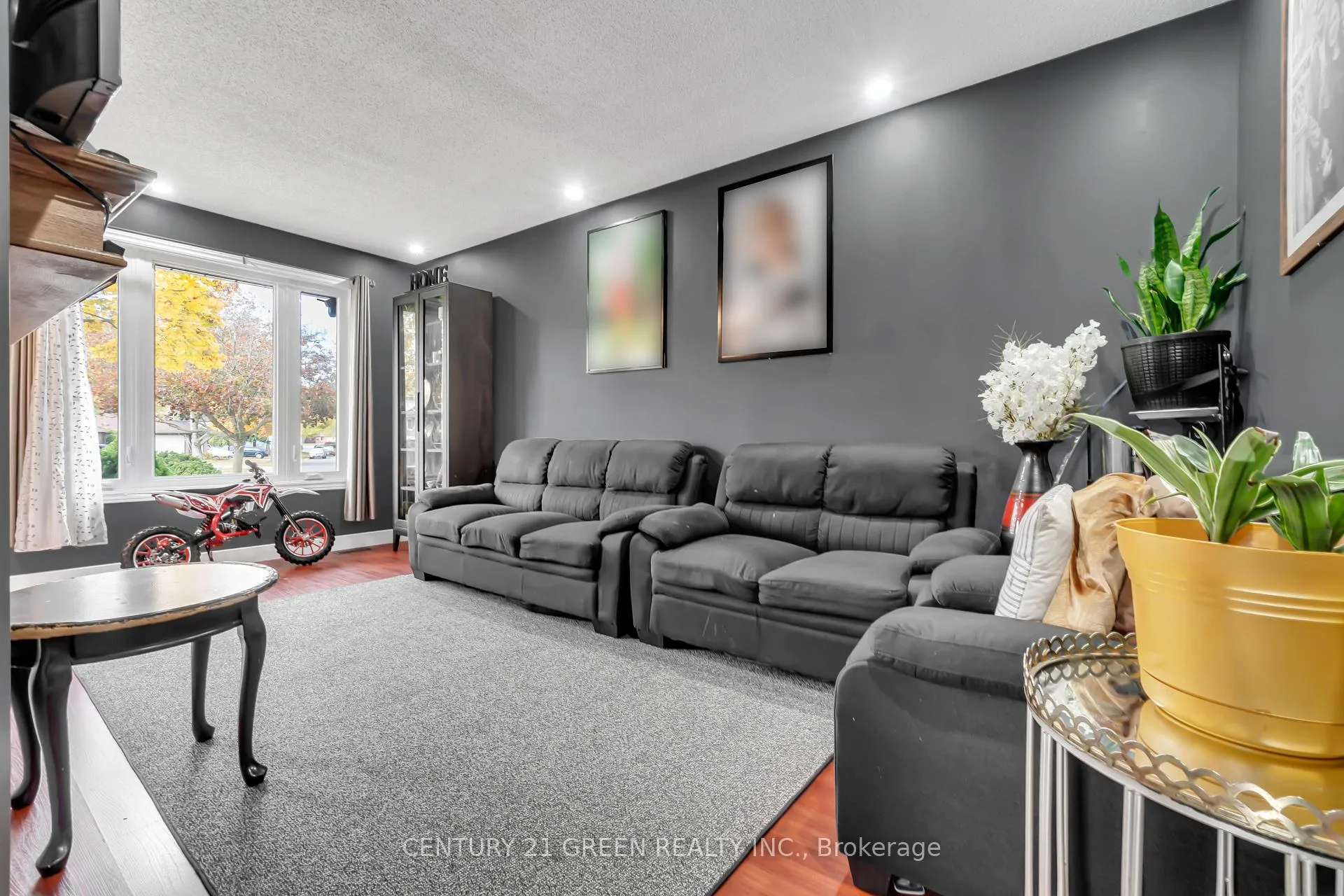 Photo 10 of 126 Carlyle Drive, London, East I — HOMEH