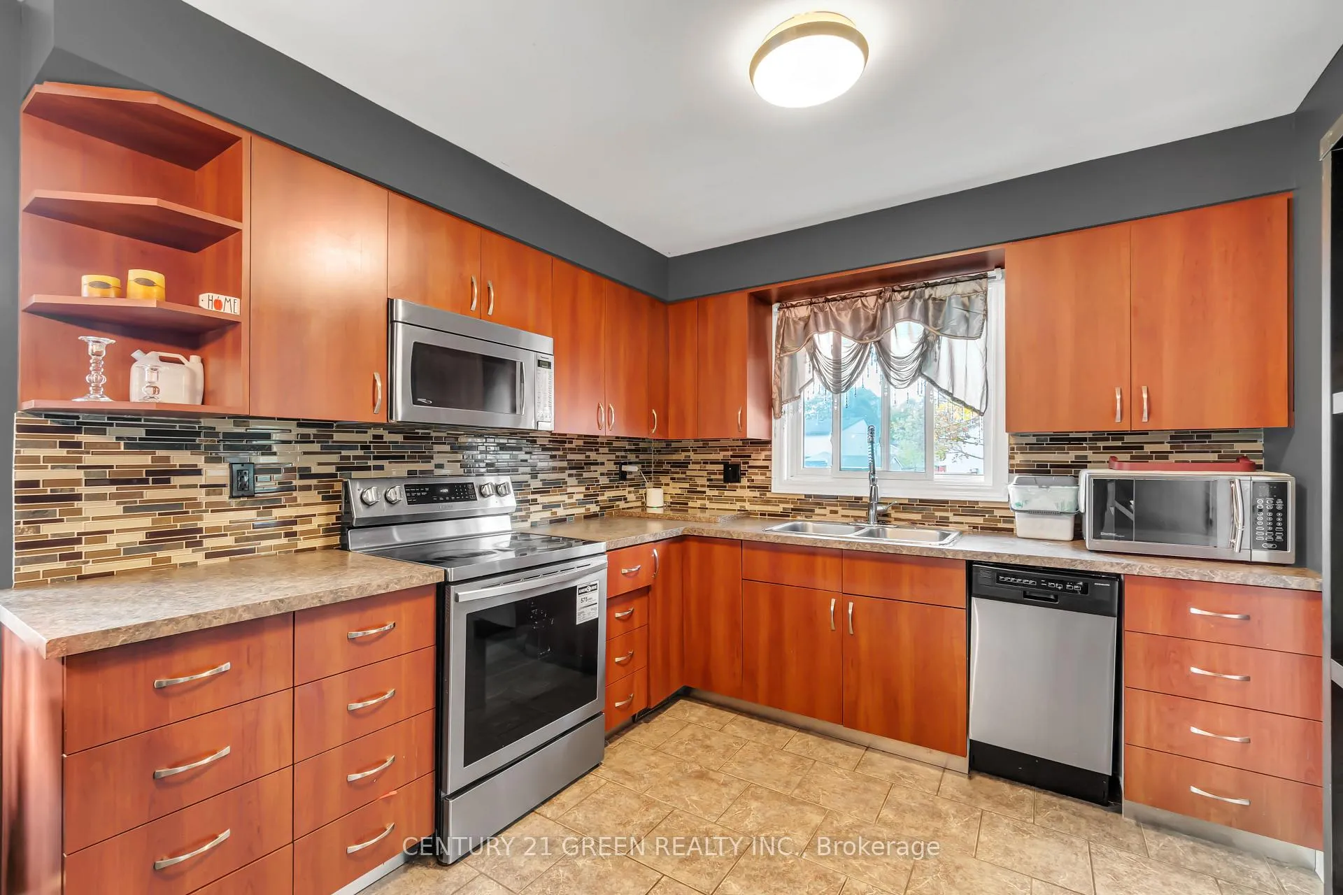 Photo 13 of 126 Carlyle Drive, London, East I — HOMEH