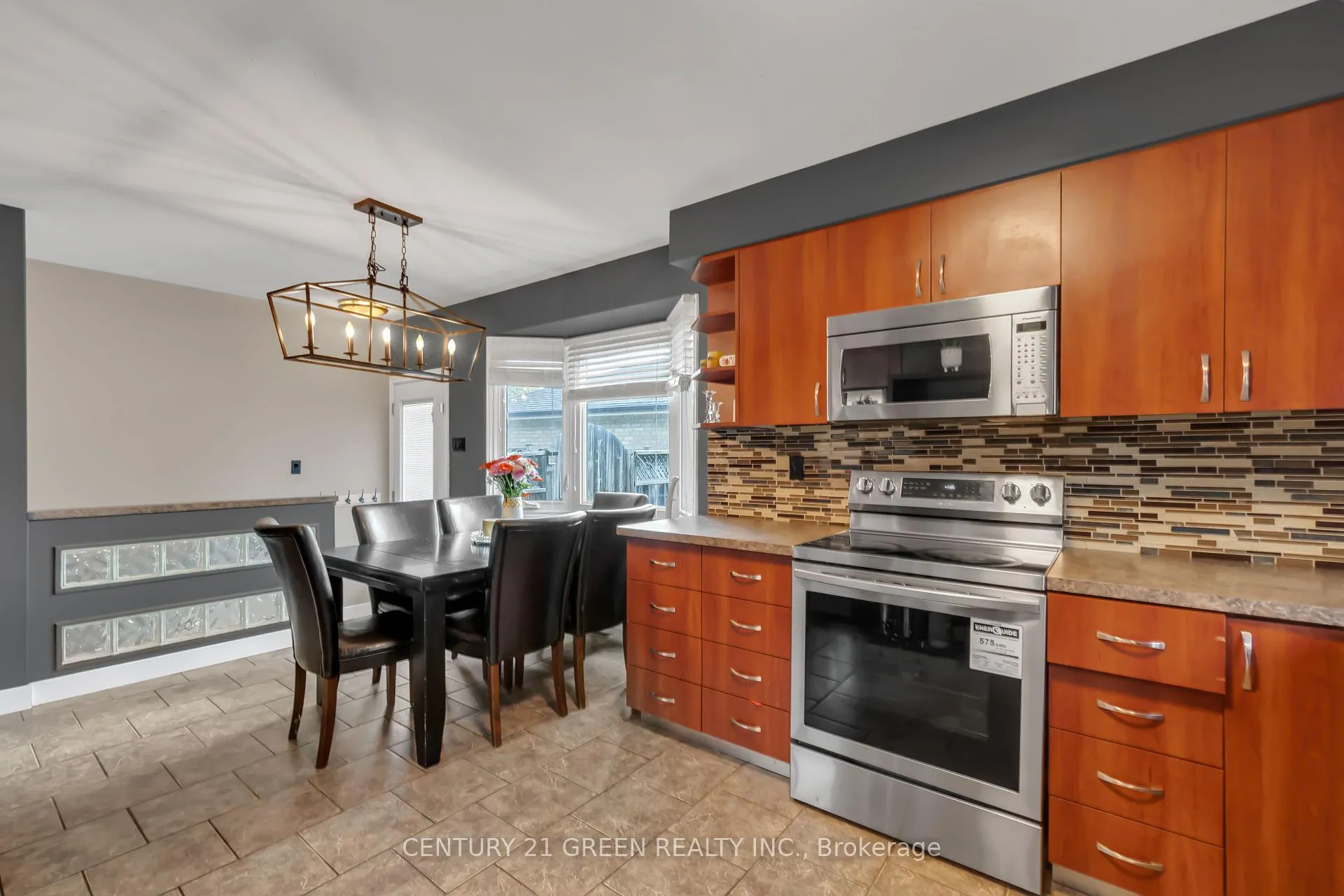 Photo 14 of 126 Carlyle Drive, London, East I — HOMEH